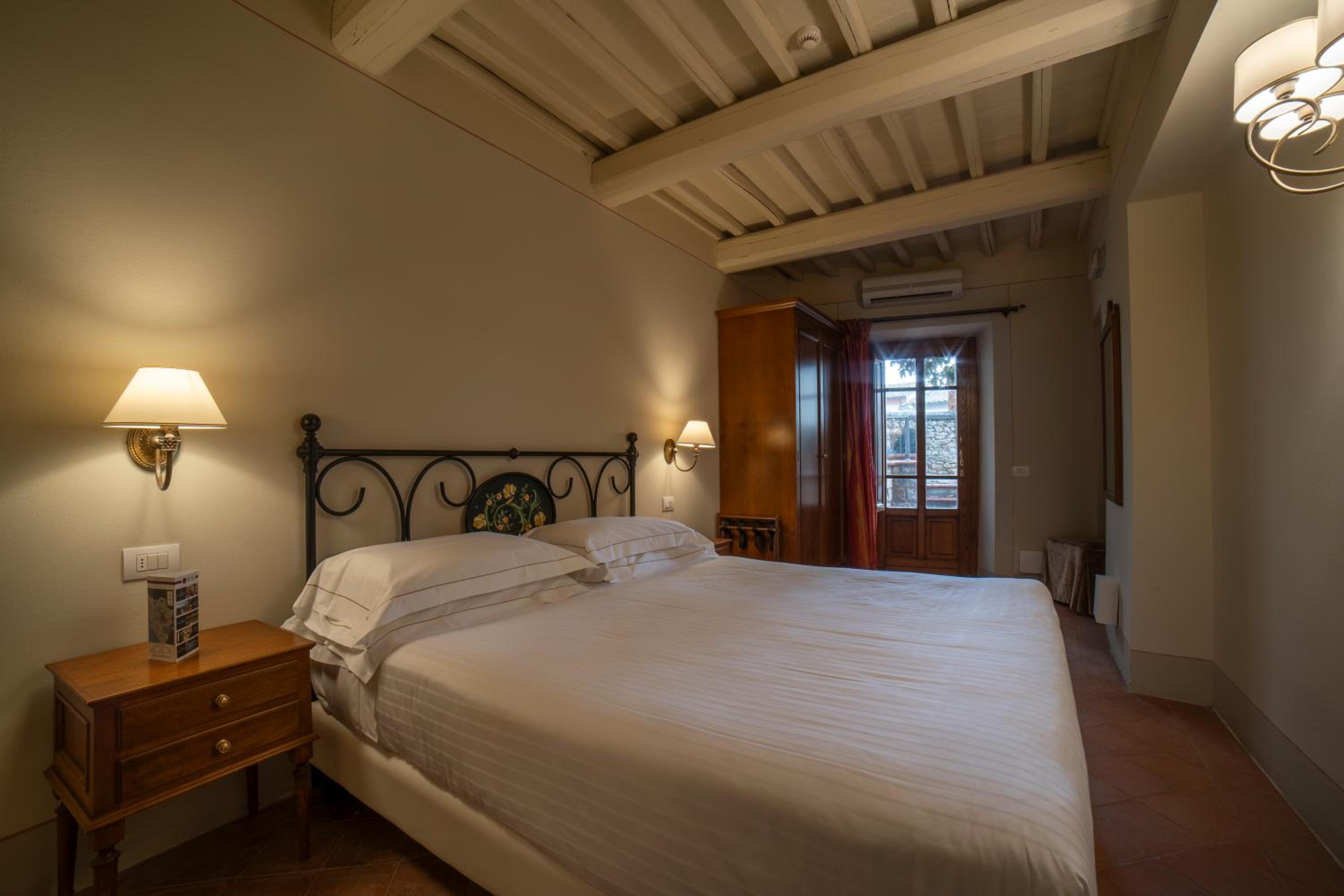 Small Classic Double or Twin Room - Photo 6