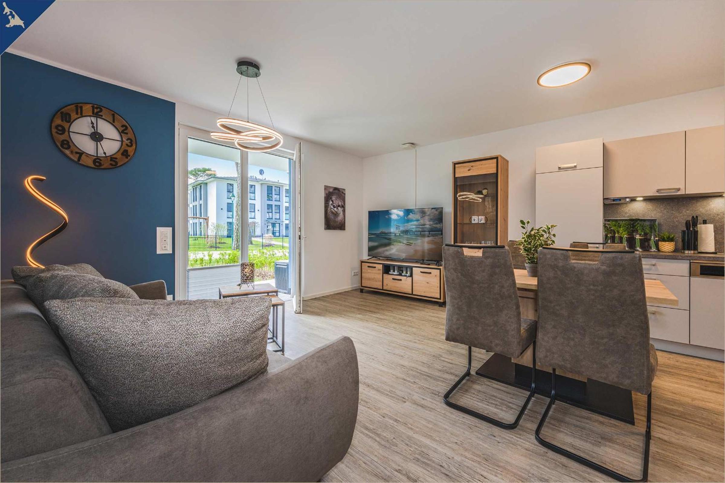 Apartment with Lake View photo 2