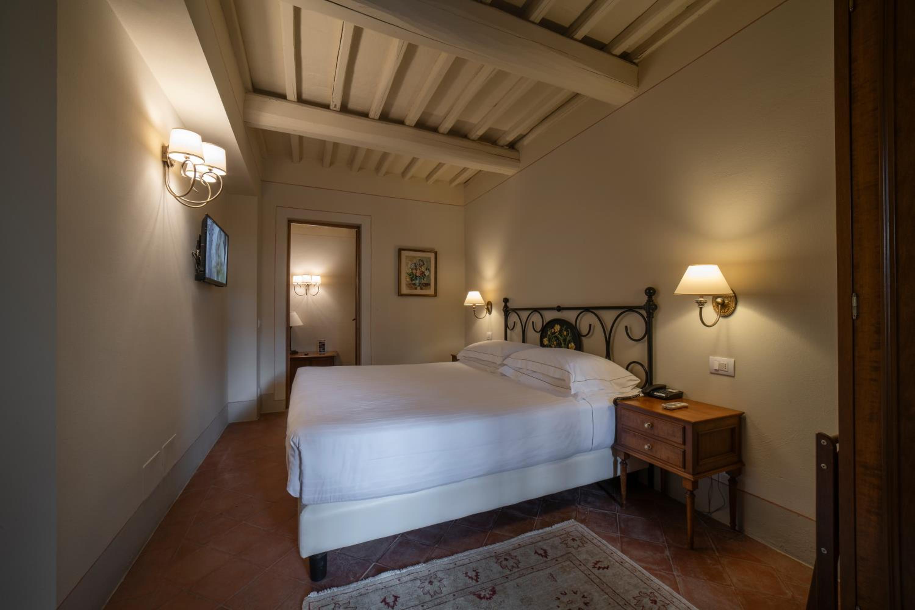 Small Classic Double or Twin Room - Photo 8
