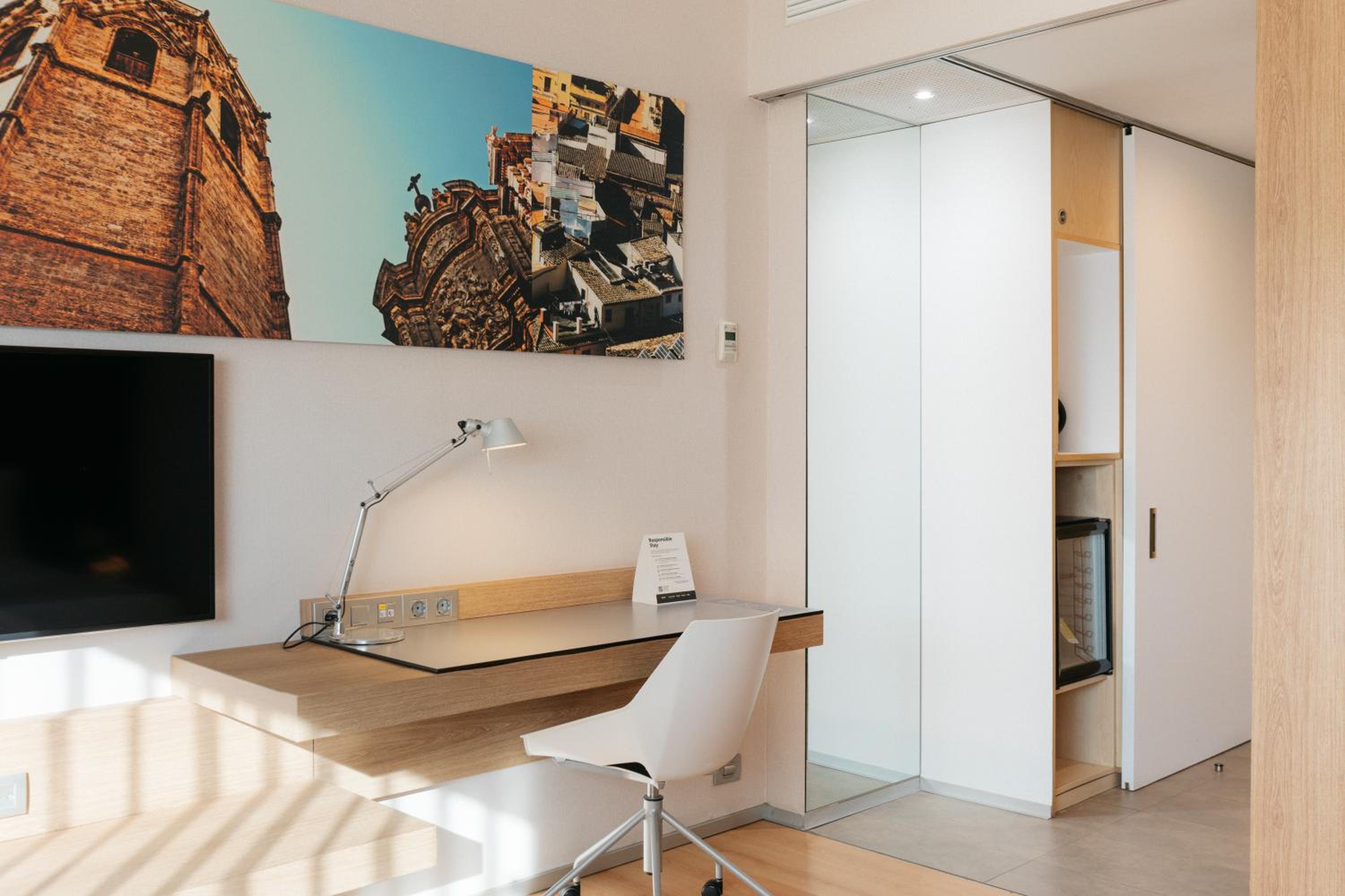 Double or Twin Room - Photo 4