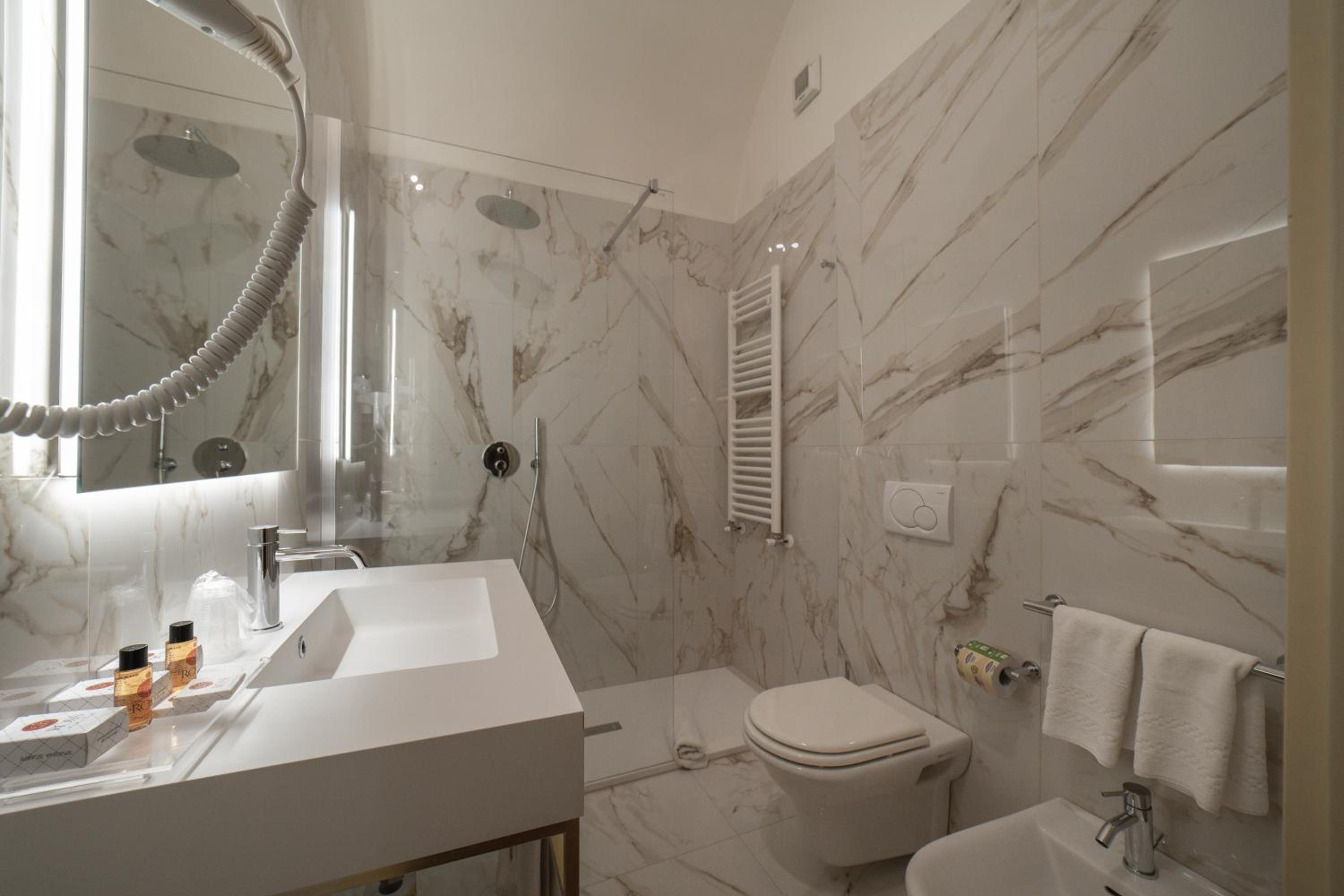 Superior Double Room - Photo 8