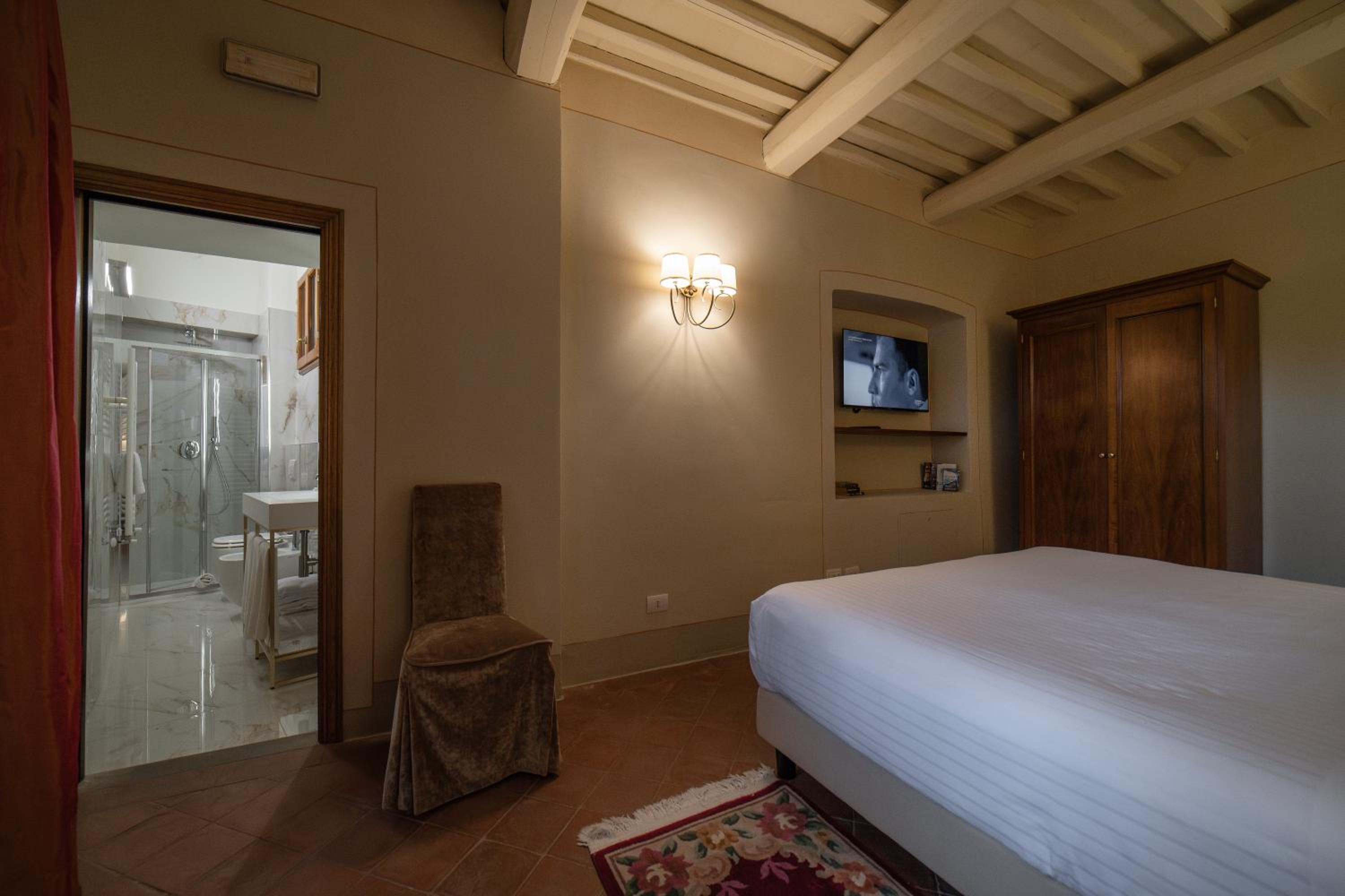 Small Classic Double or Twin Room - Photo 3