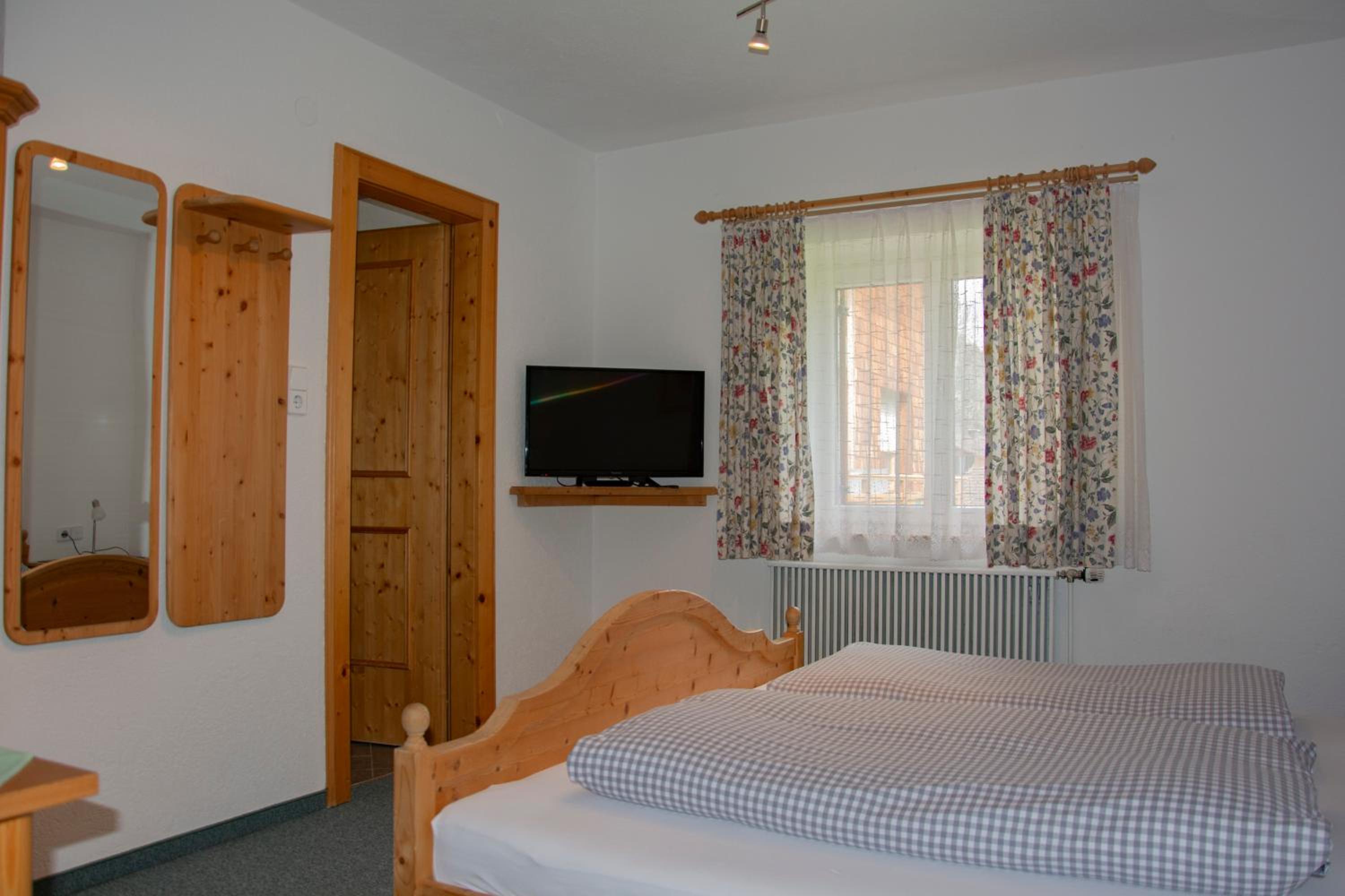 Budget Double Room photo 2