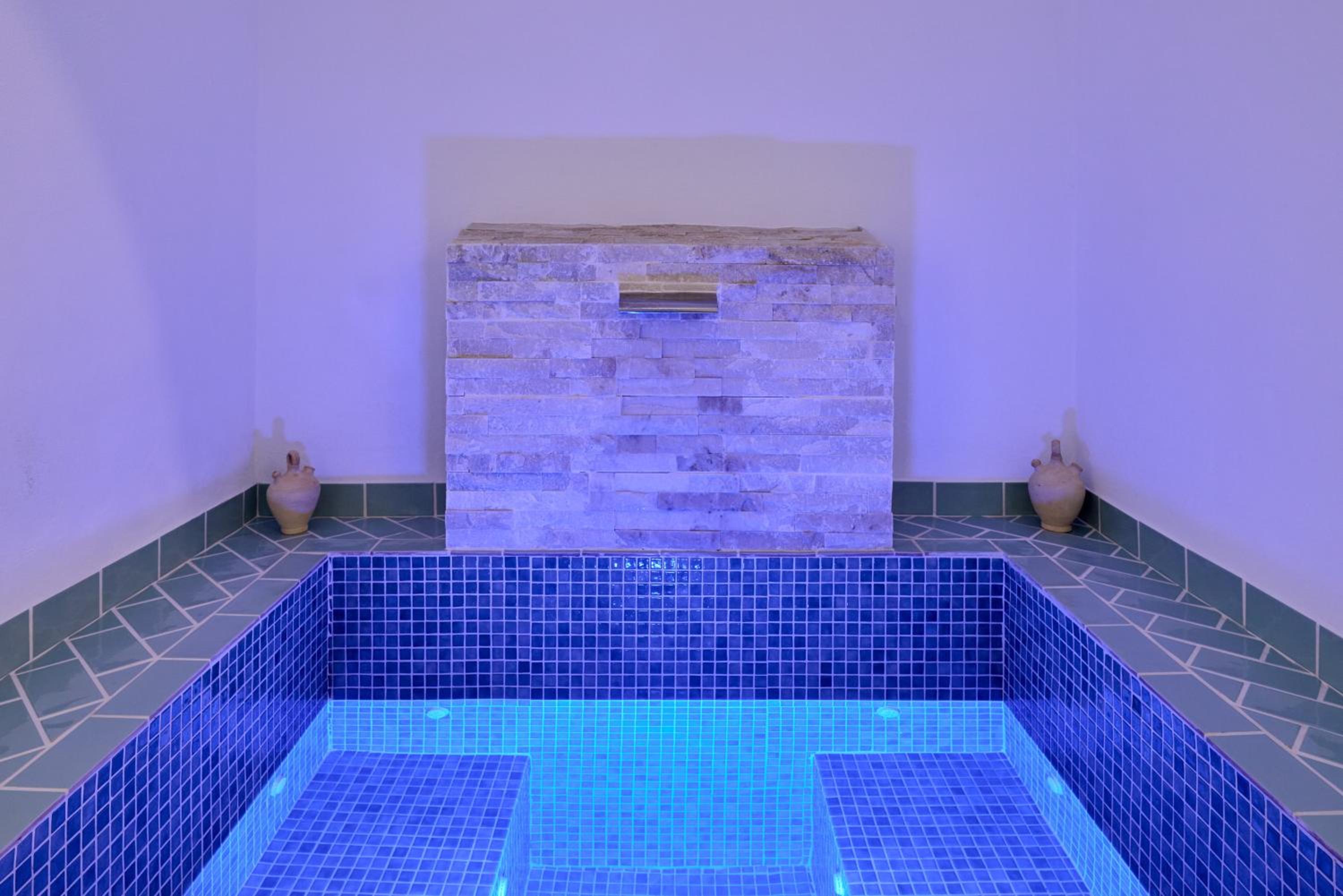 Deluxe Double Room with Shower photo 3