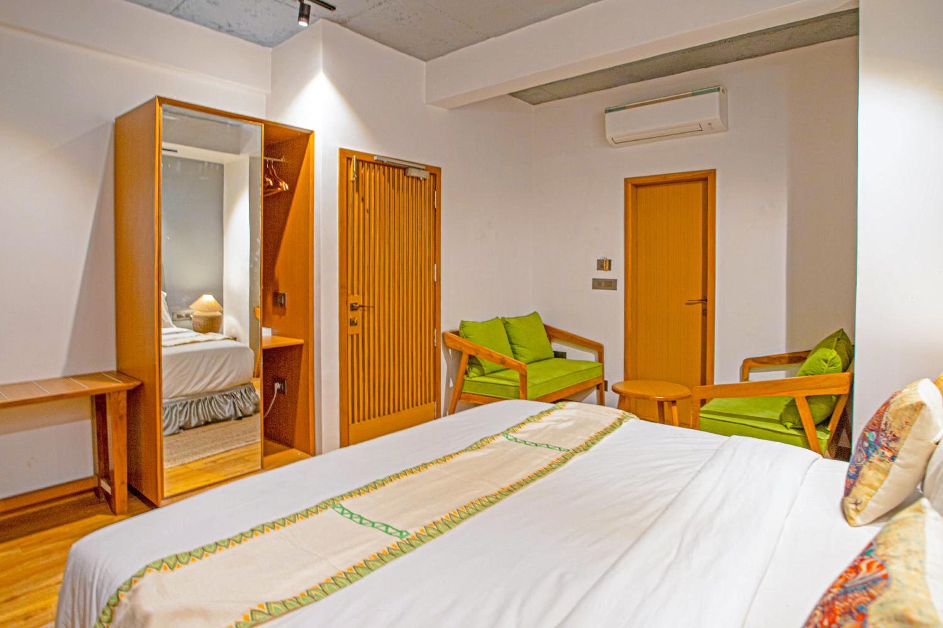 Suite with Spa Bath - Photo 2