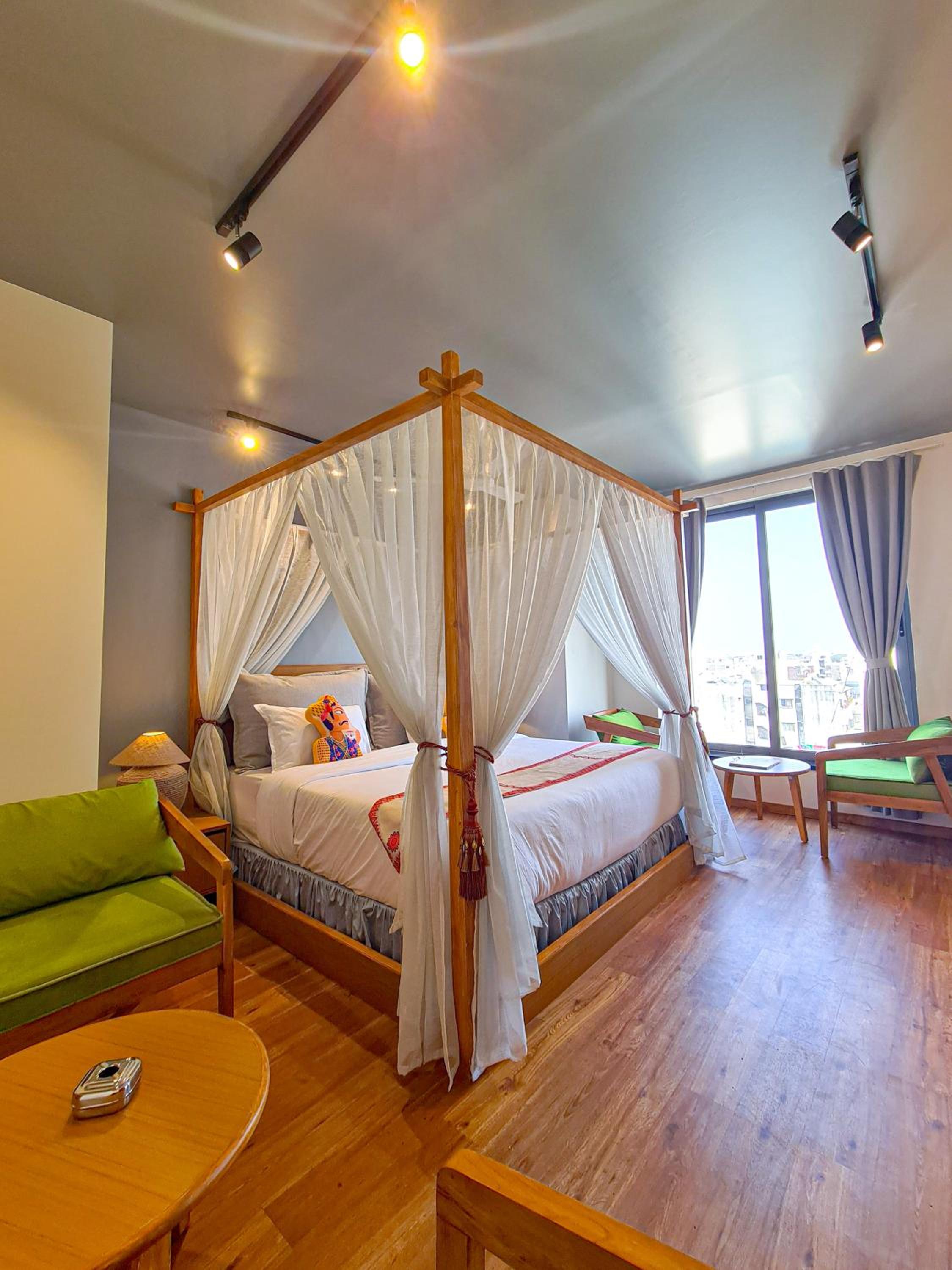 Suite - Photo 14