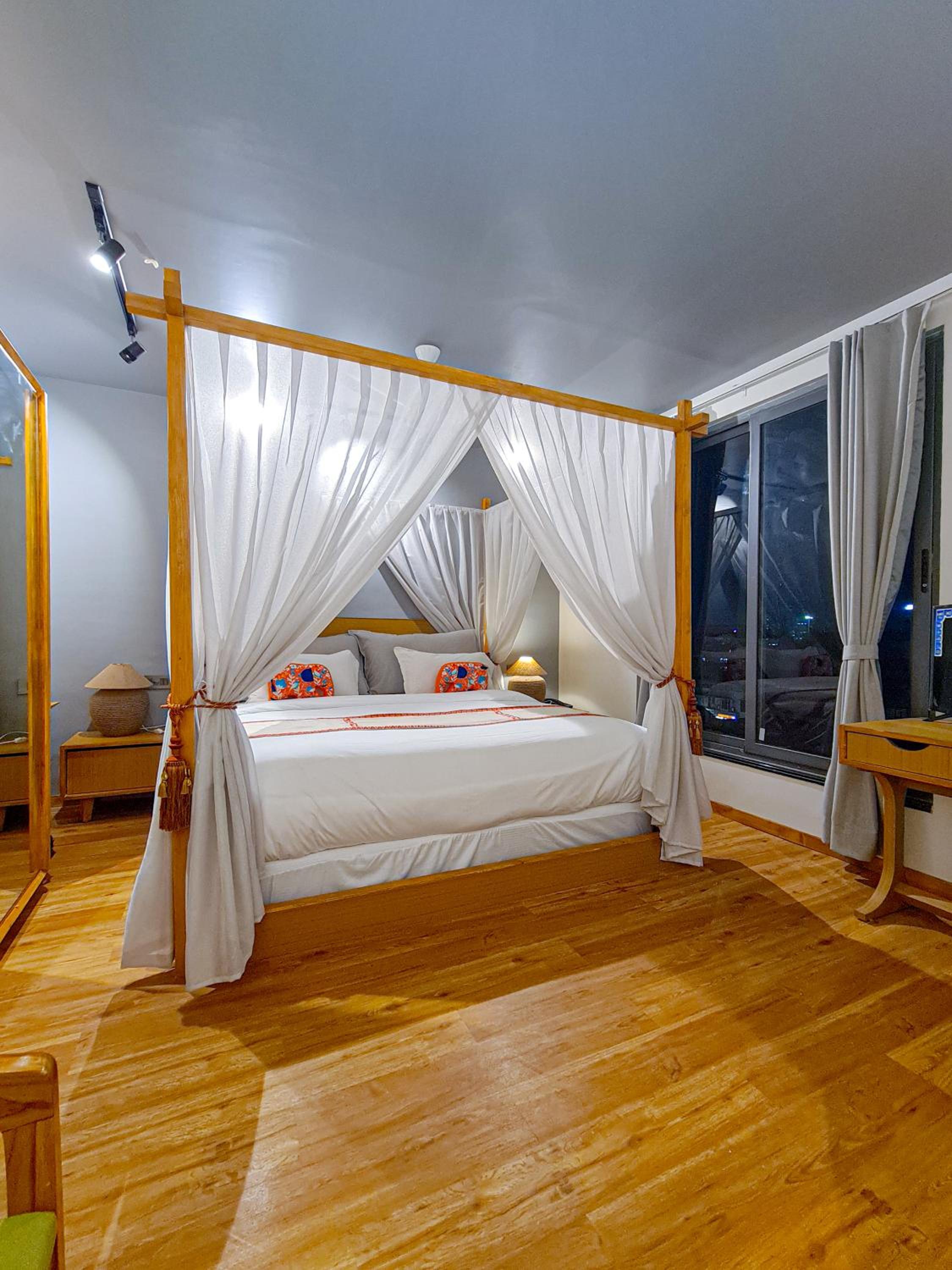 Suite - Photo 21