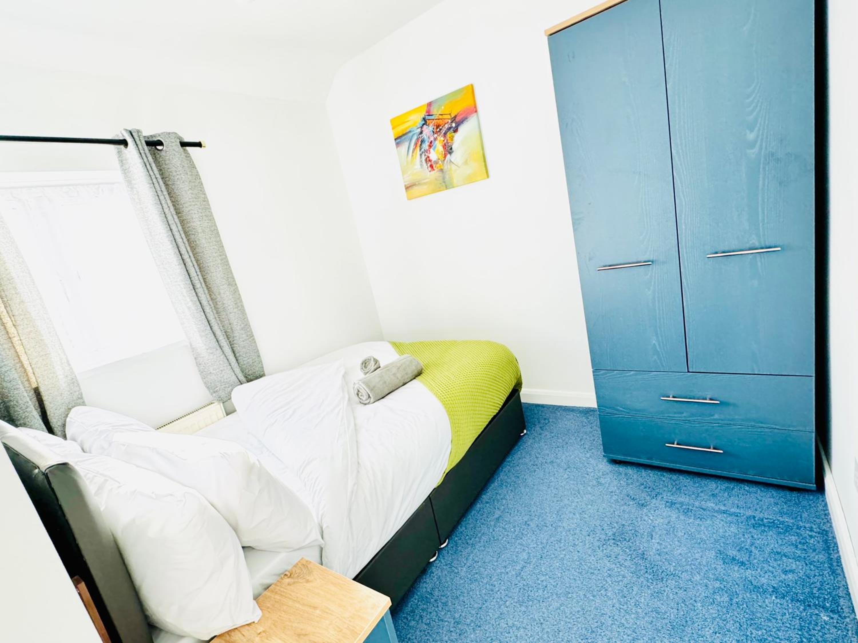 Three-Bedroom House photo 2