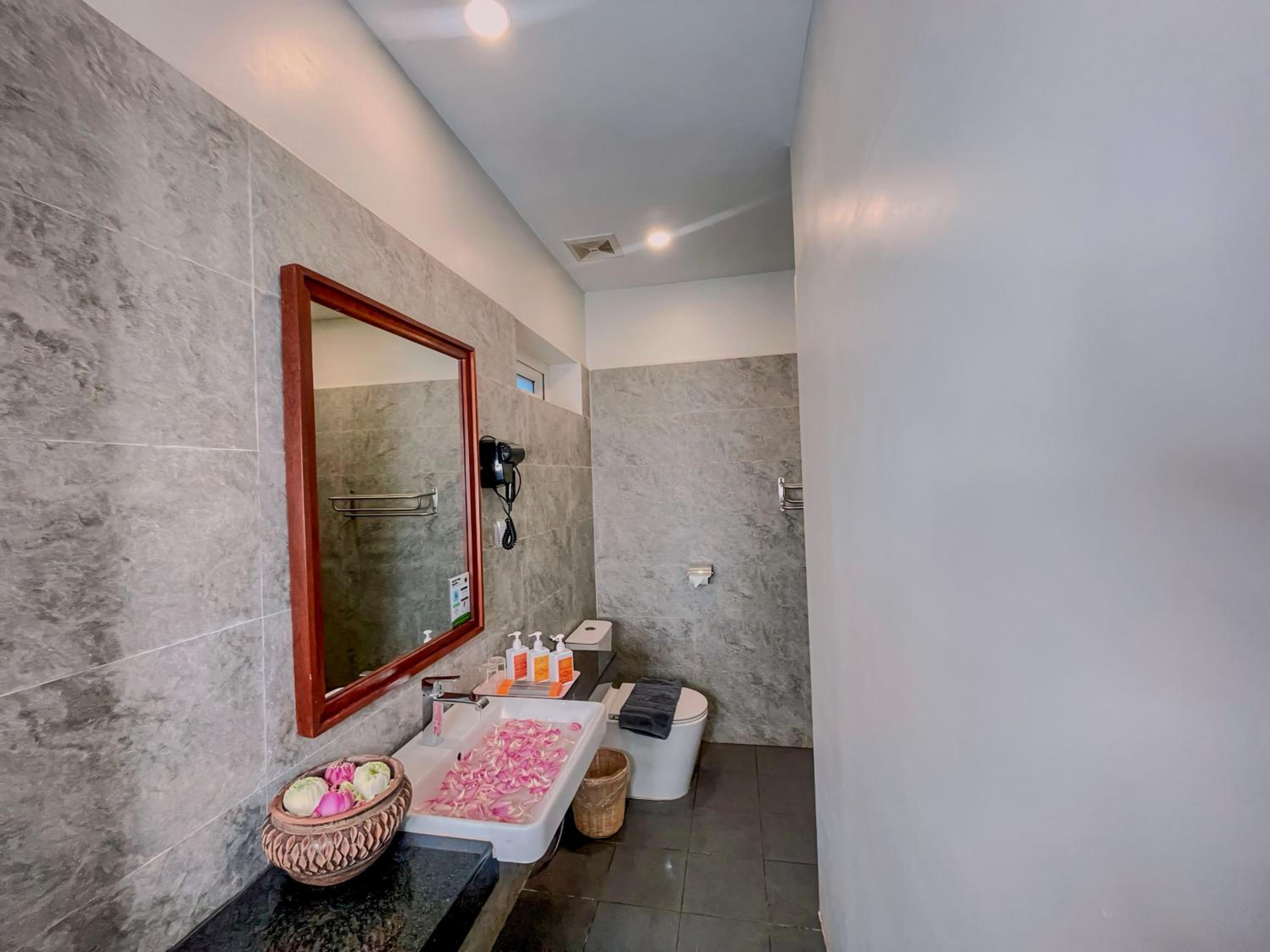 Studio Double With Balcony- Free Pick Up  - Photo 5