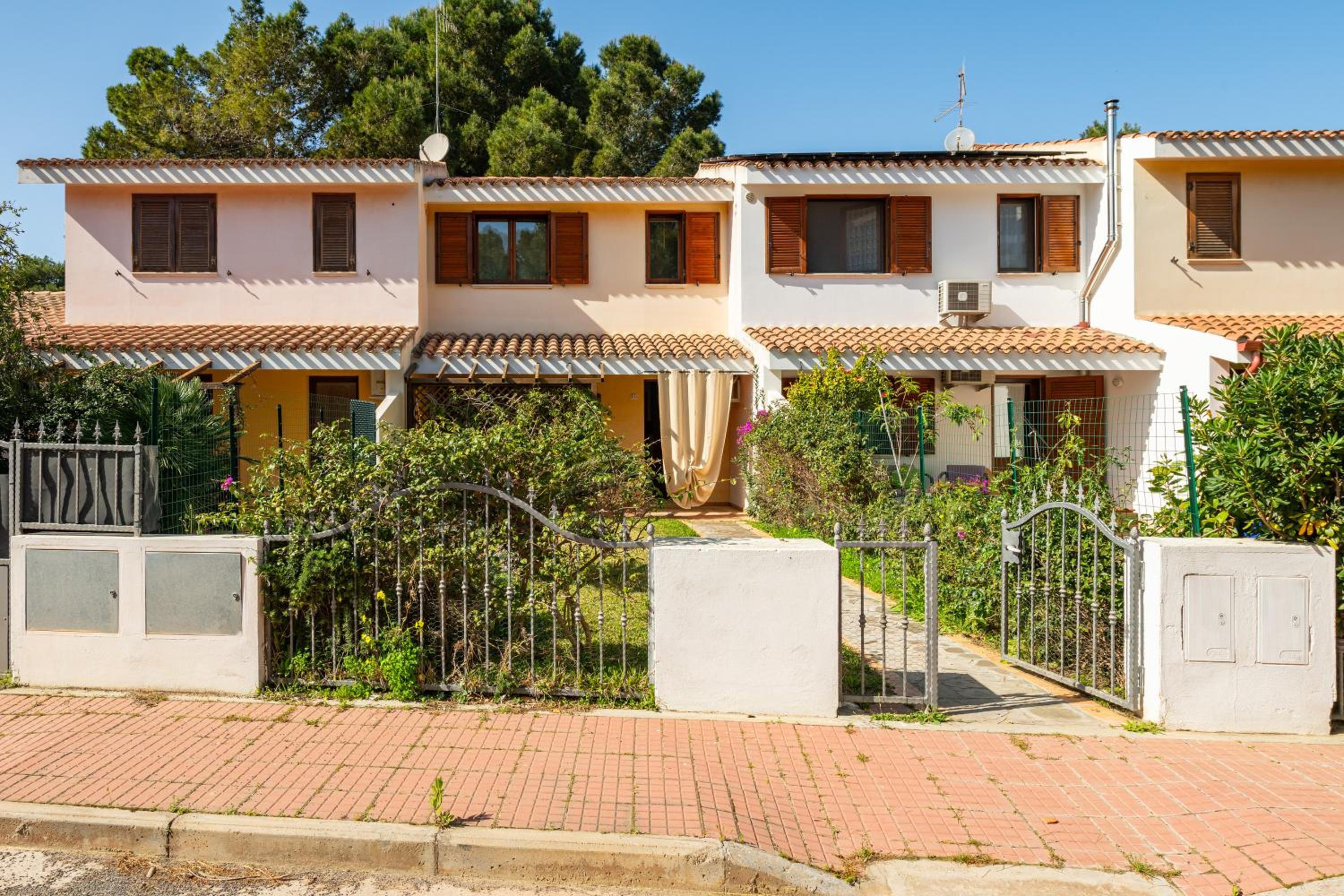 Three-Bedroom House photo 3