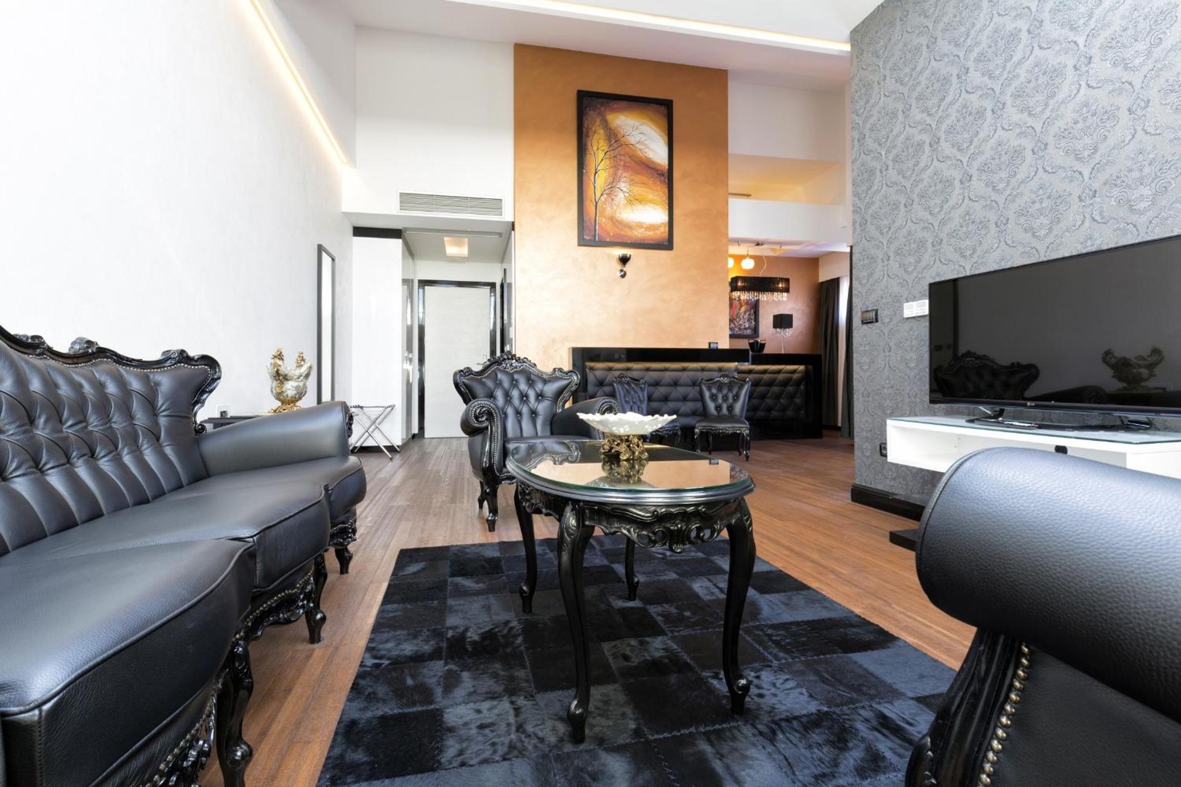 Deluxe Suite photo 1