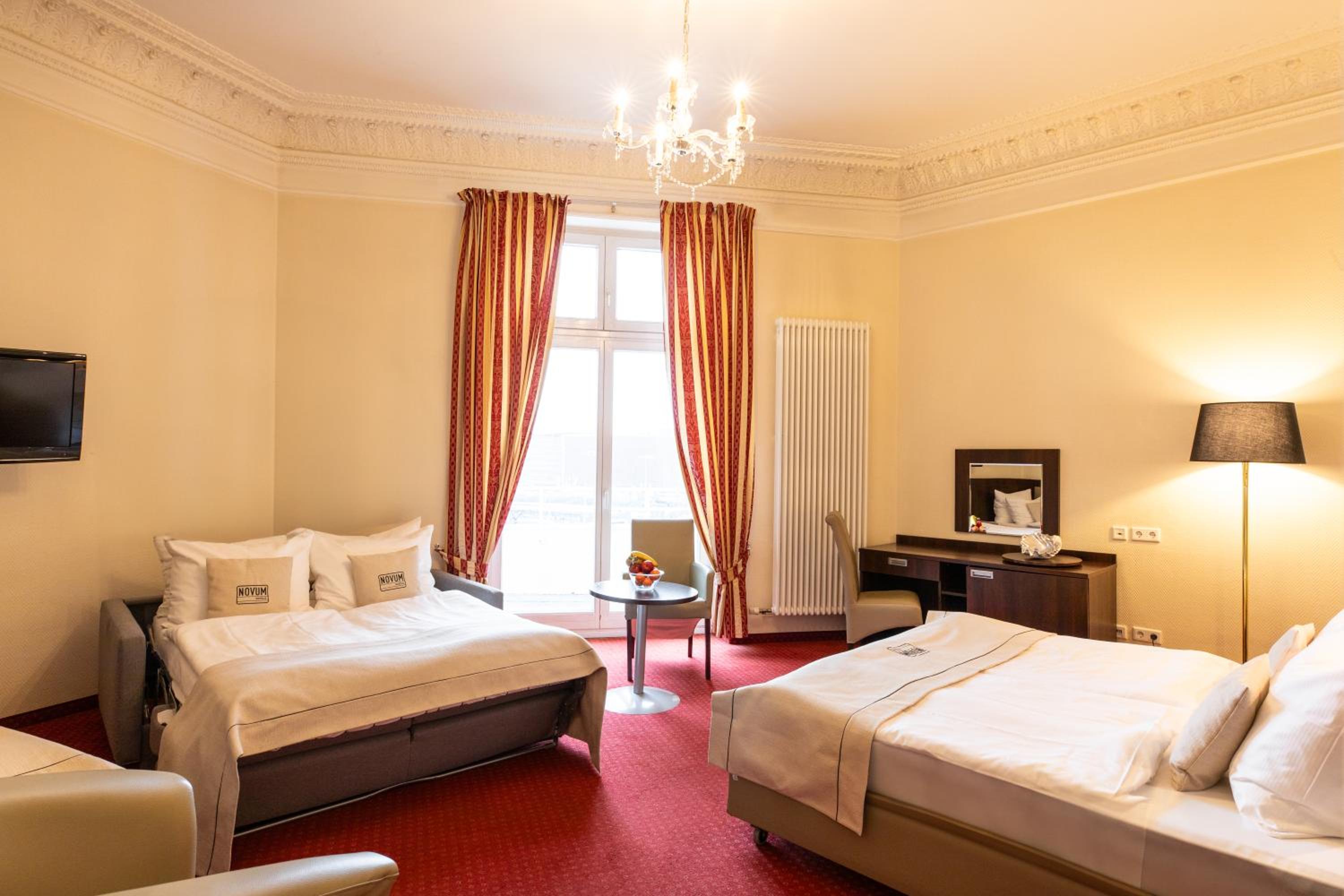 Quintuple Room