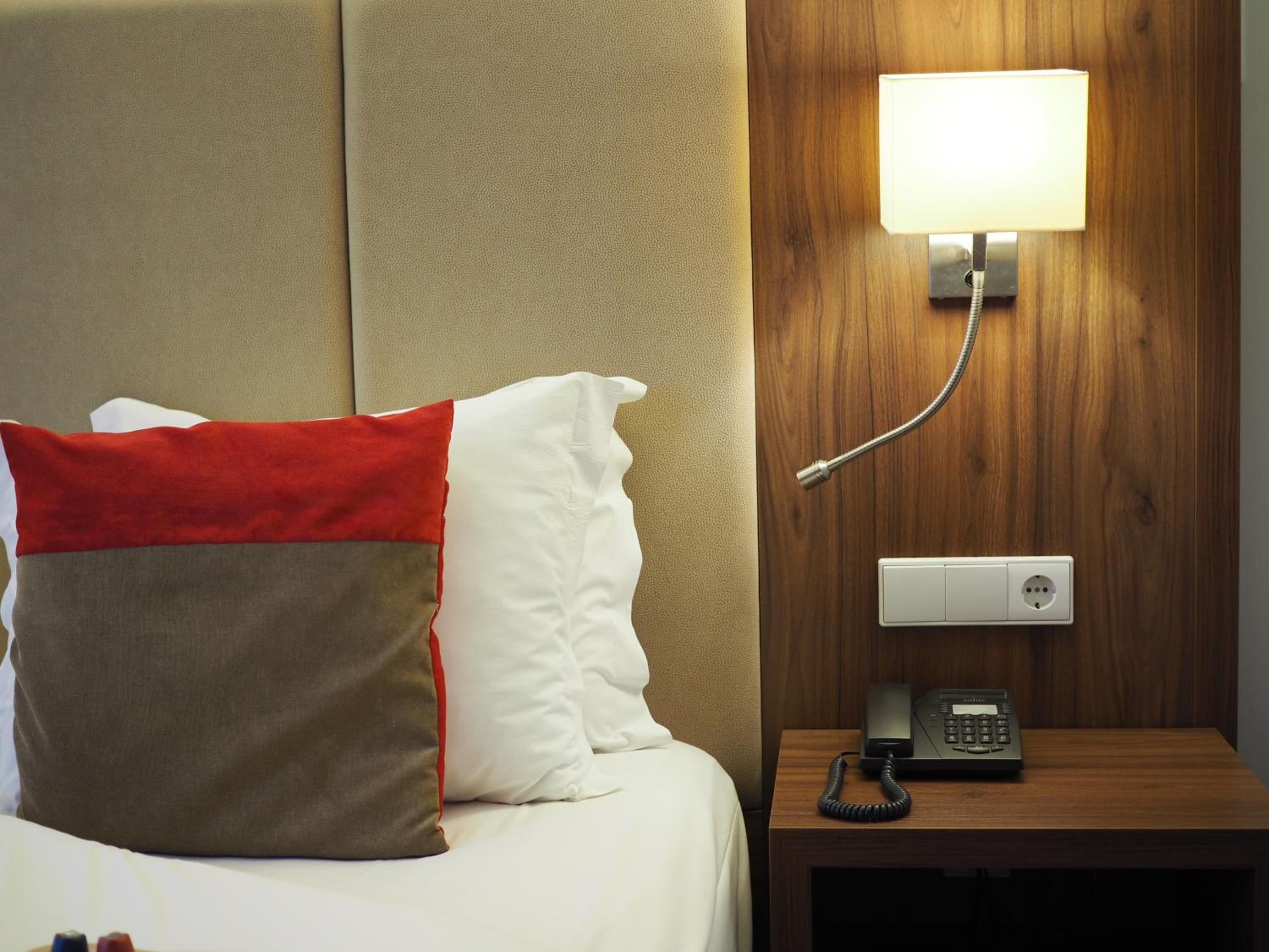 Deluxe Double or Twin Room with City View photo 3