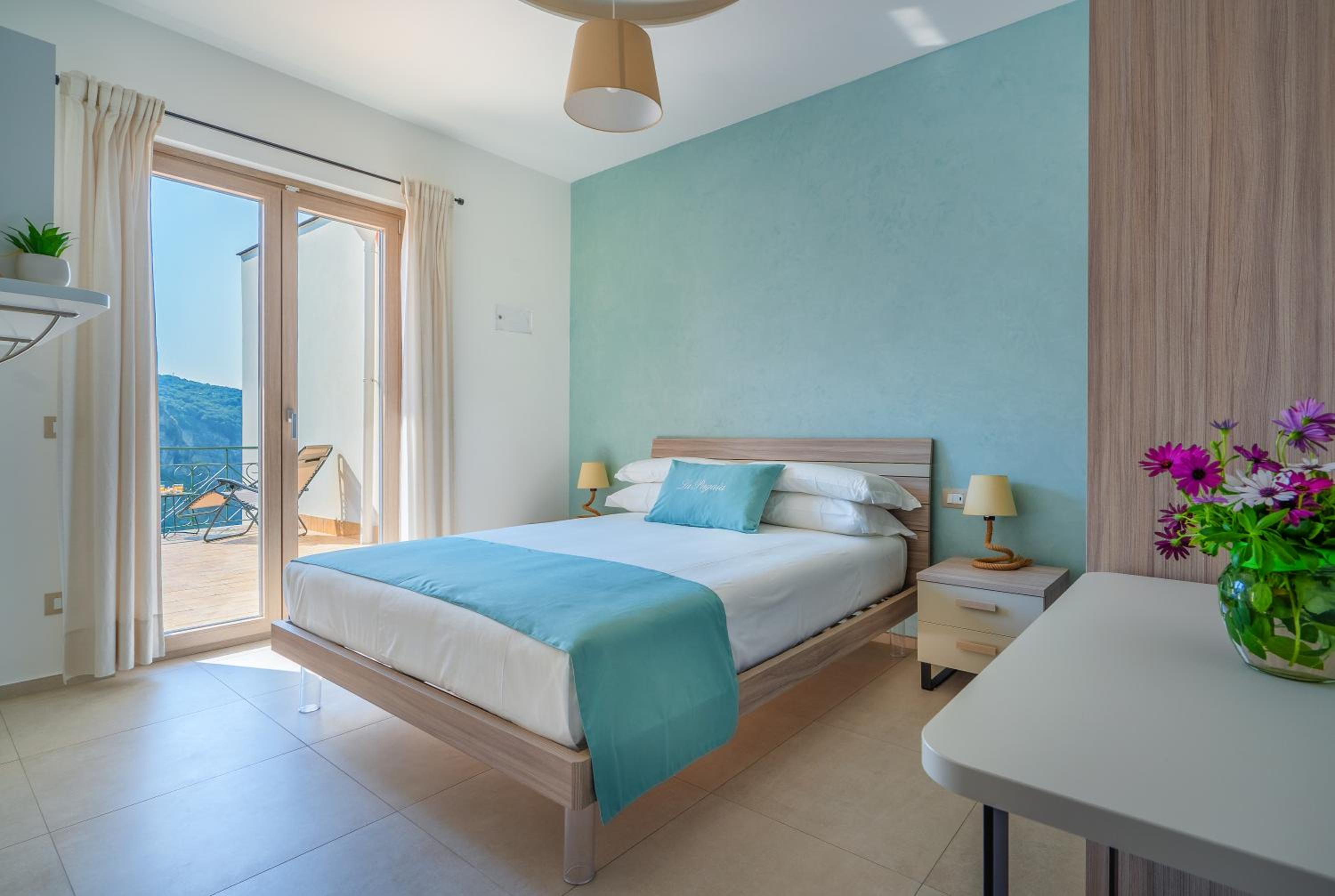 Deluxe Double Room with Balcony and Sea View