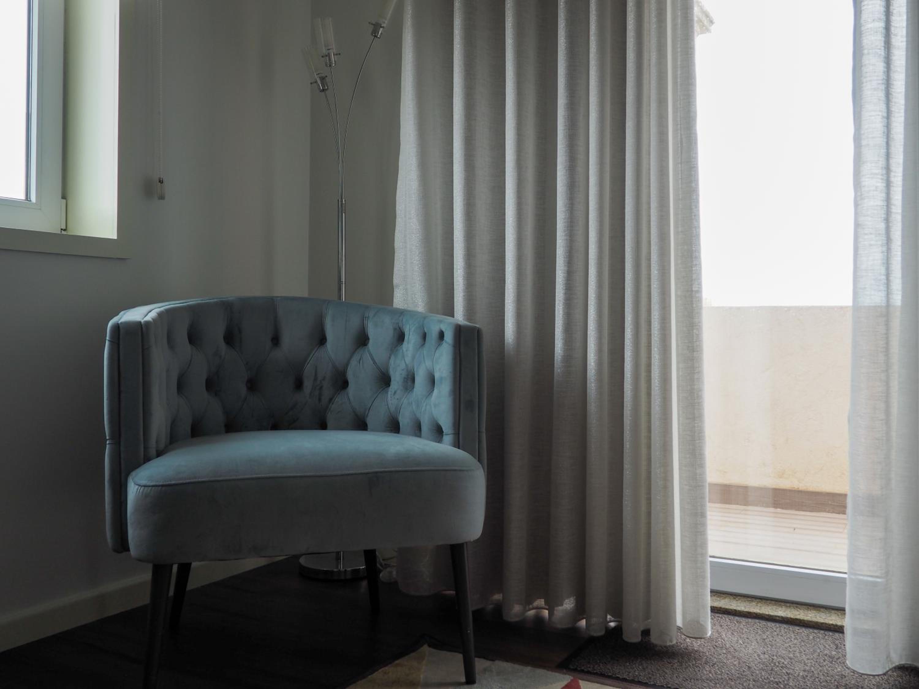 Deluxe Suite with Sea View - Photo 8