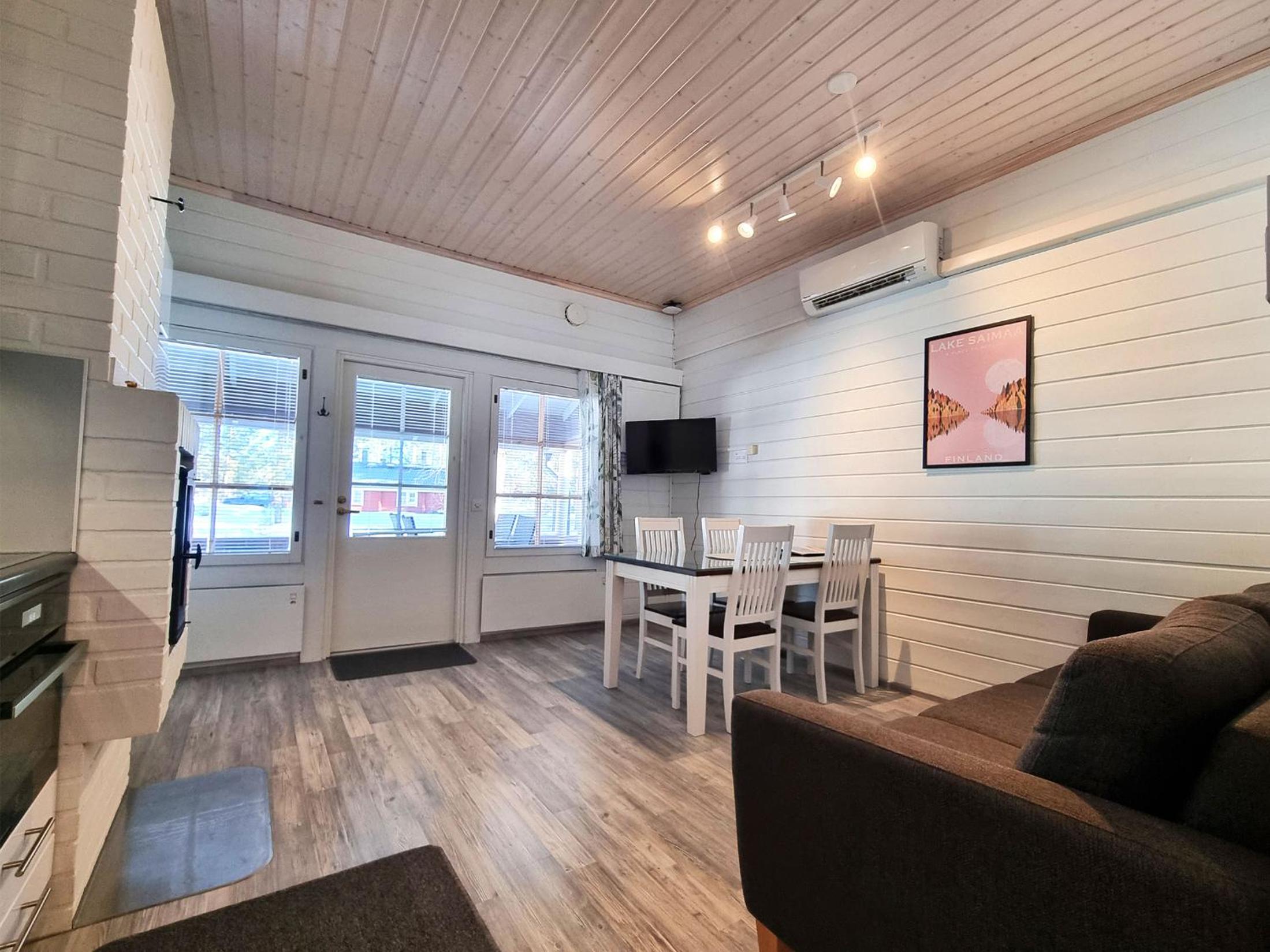 One-Bedroom Cottage with Sauna photo 3