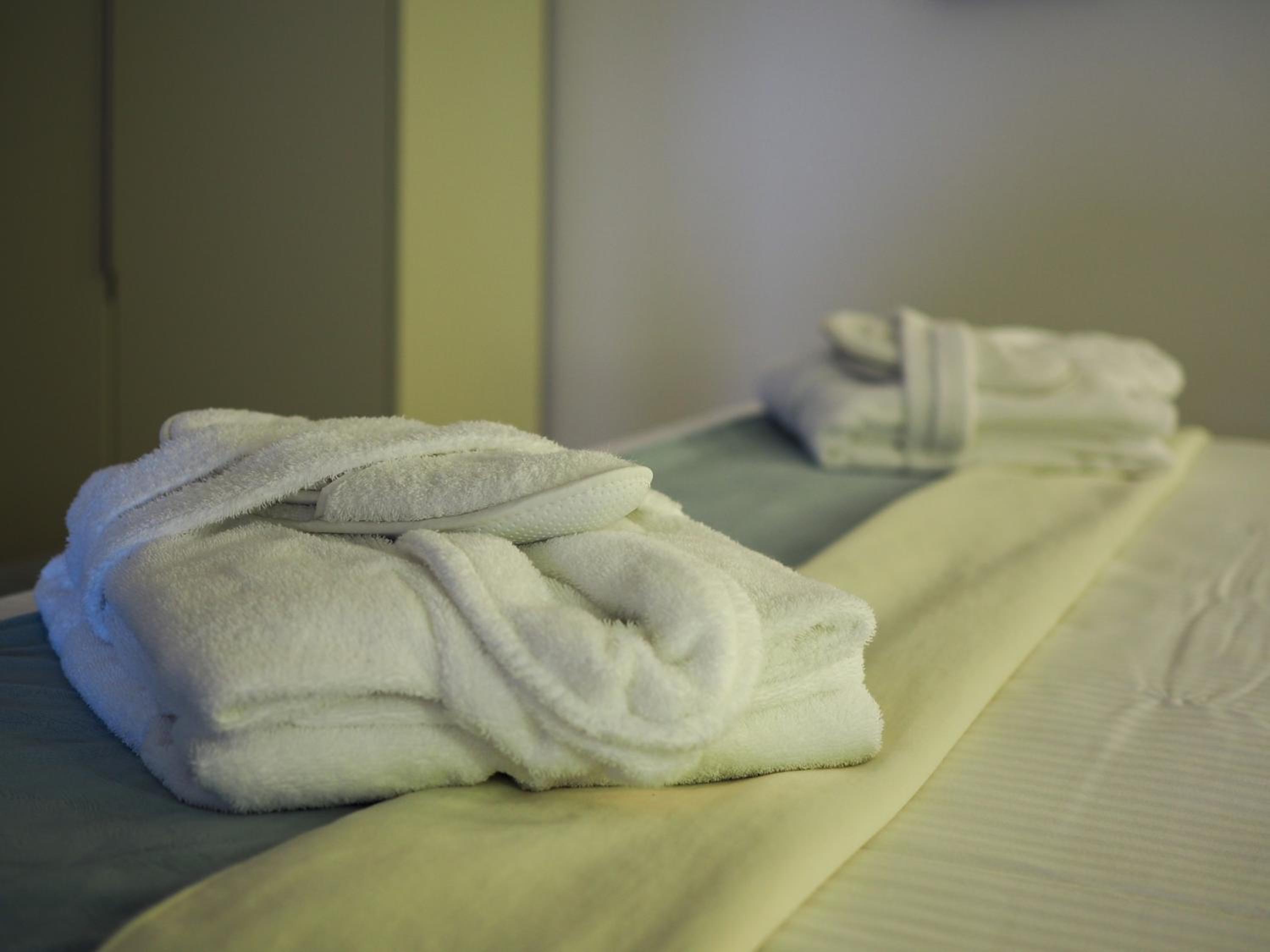 Deluxe Suite with Sea View - Photo 6