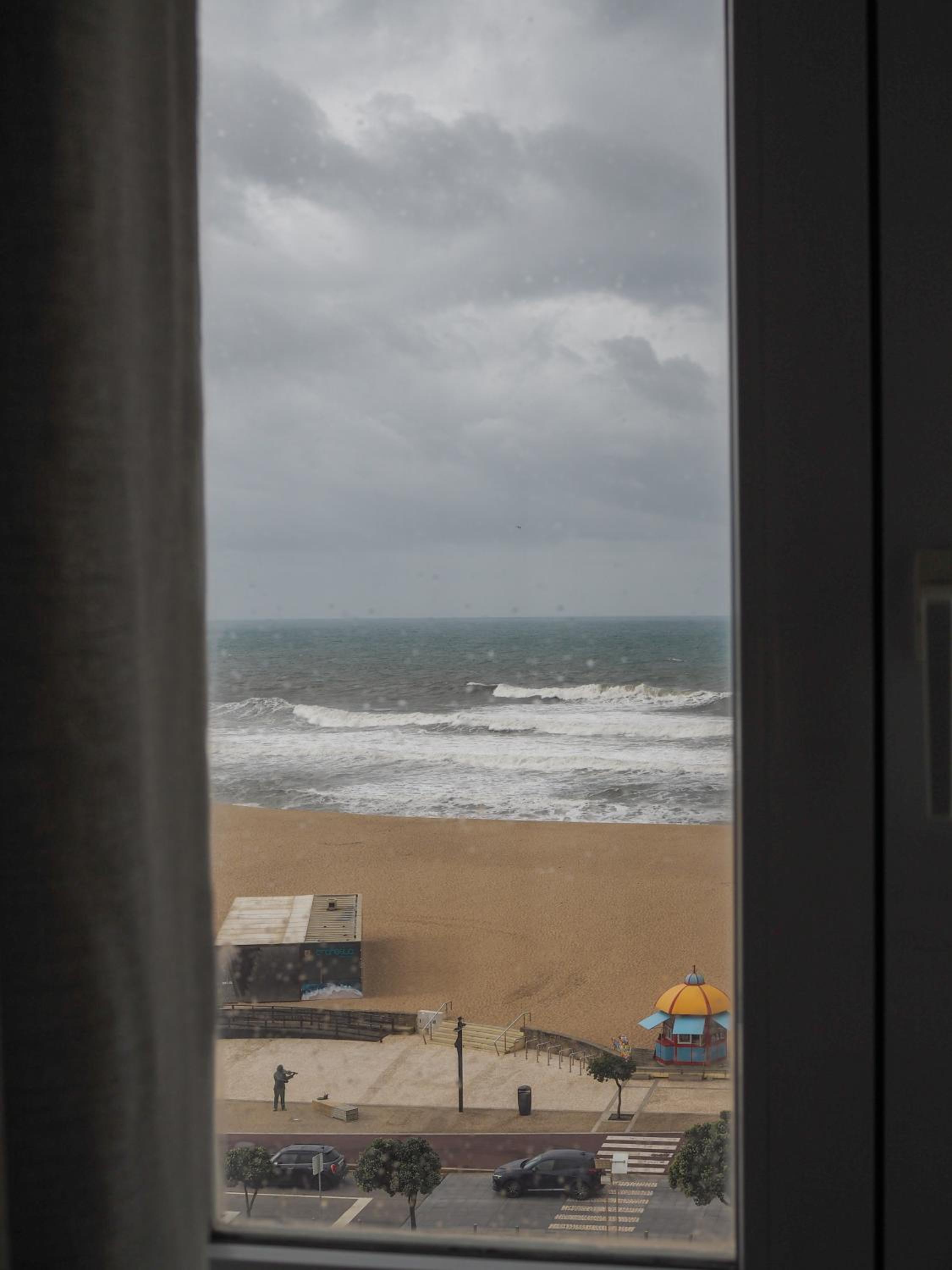 Deluxe Suite with Sea View - Photo 4