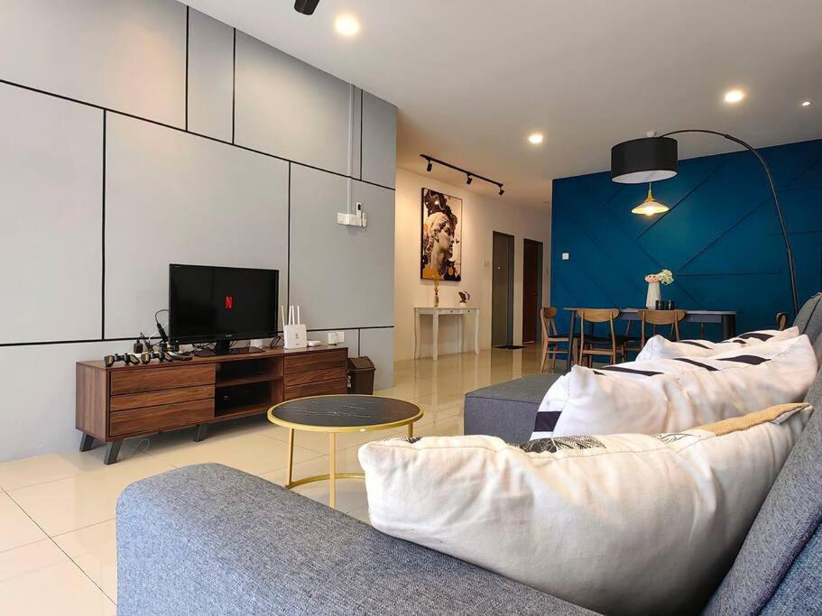 Three-Bedroom Apartment photo 1