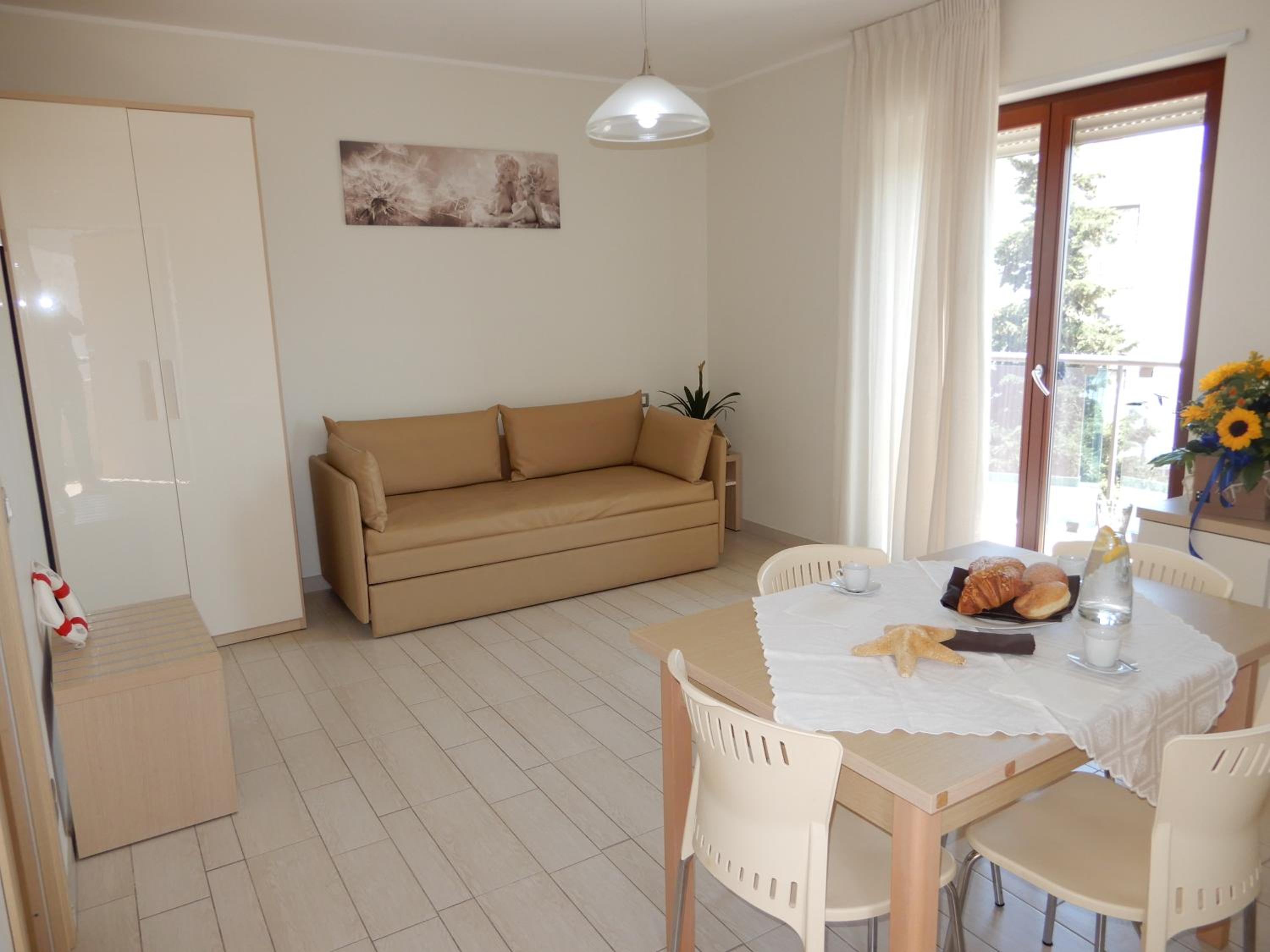 Apartment with Balcony - Photo 2