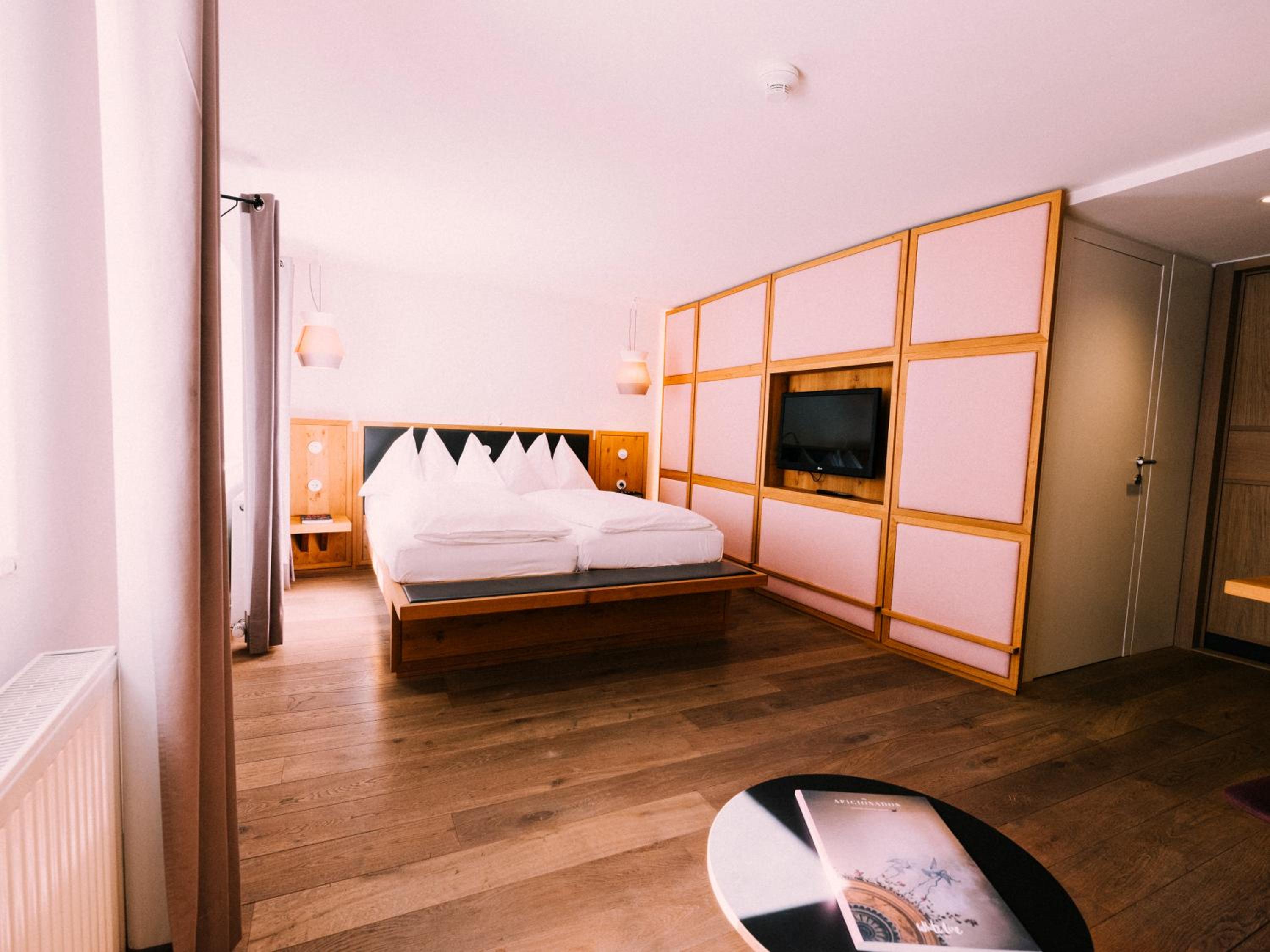 Deluxe Double Room - Photo 11