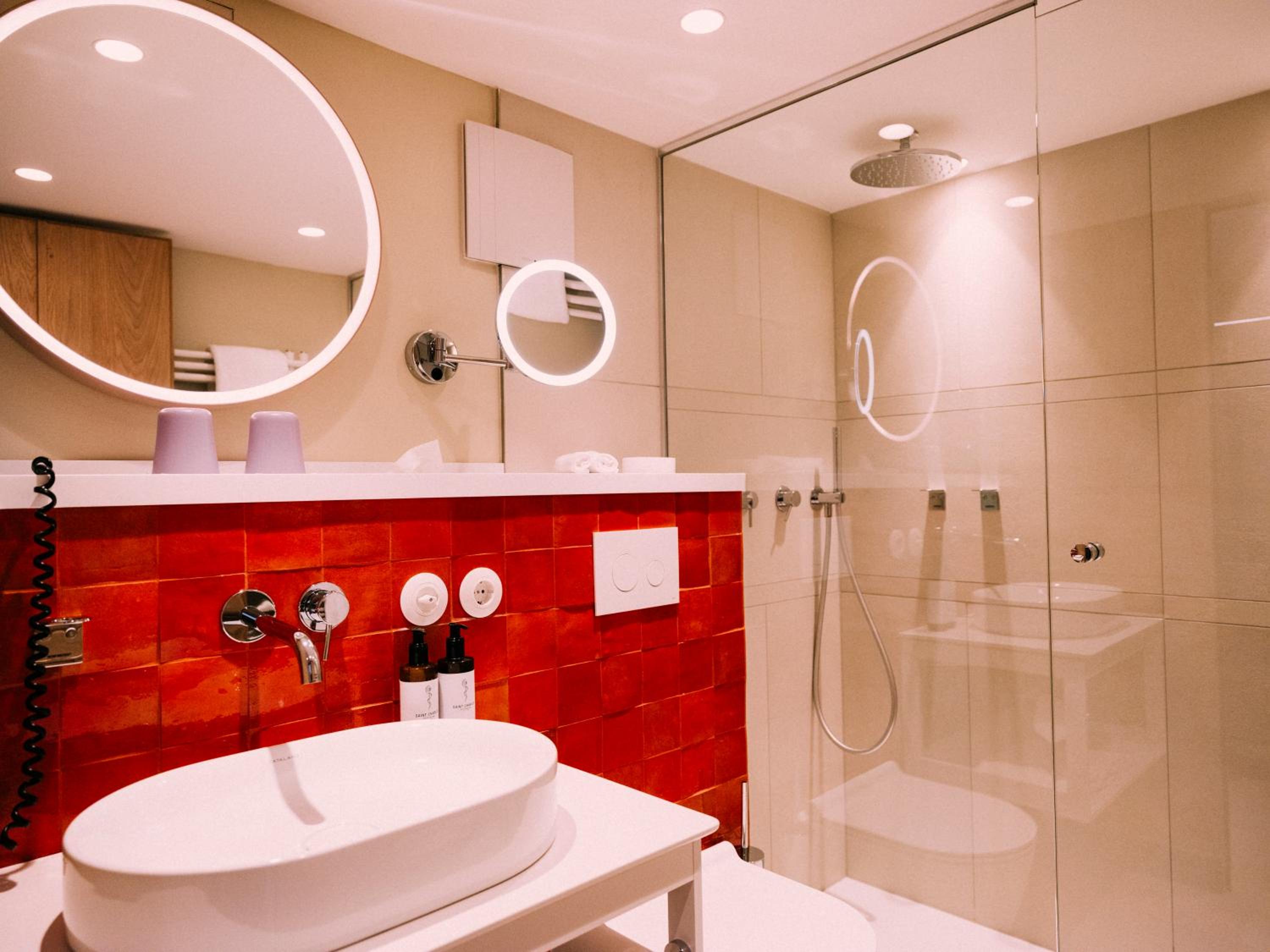 Large Double Room - Photo 11