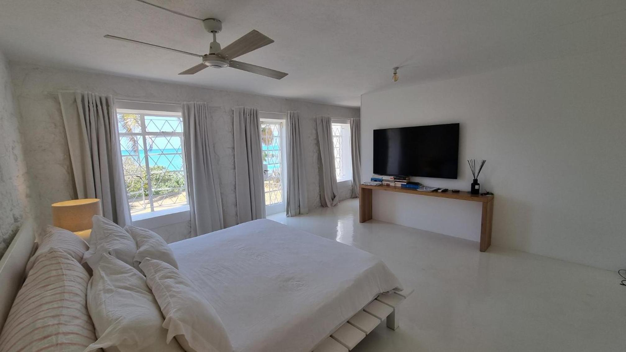 Three-Bedroom Villa photo 1