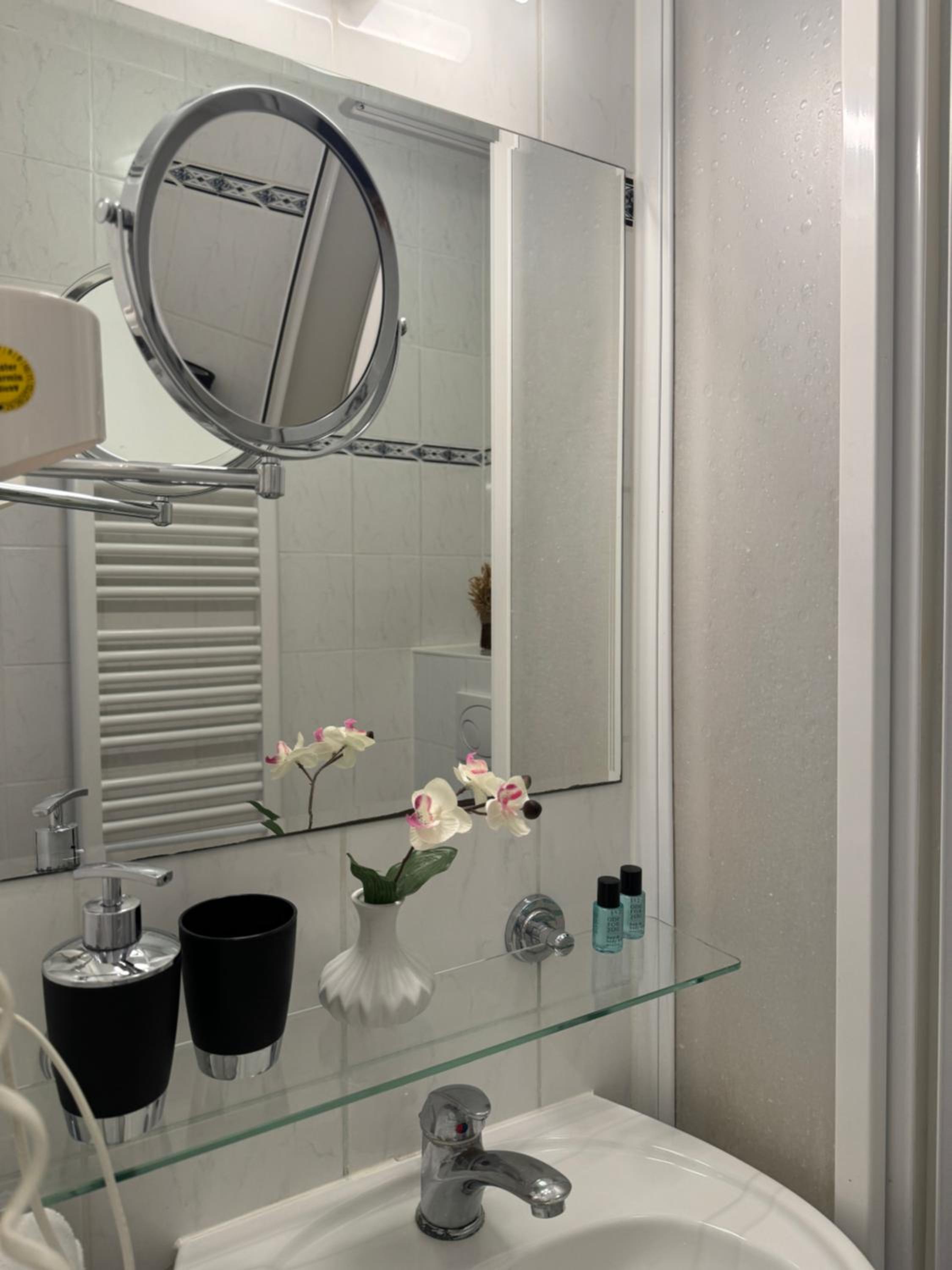 Single Room photo 3