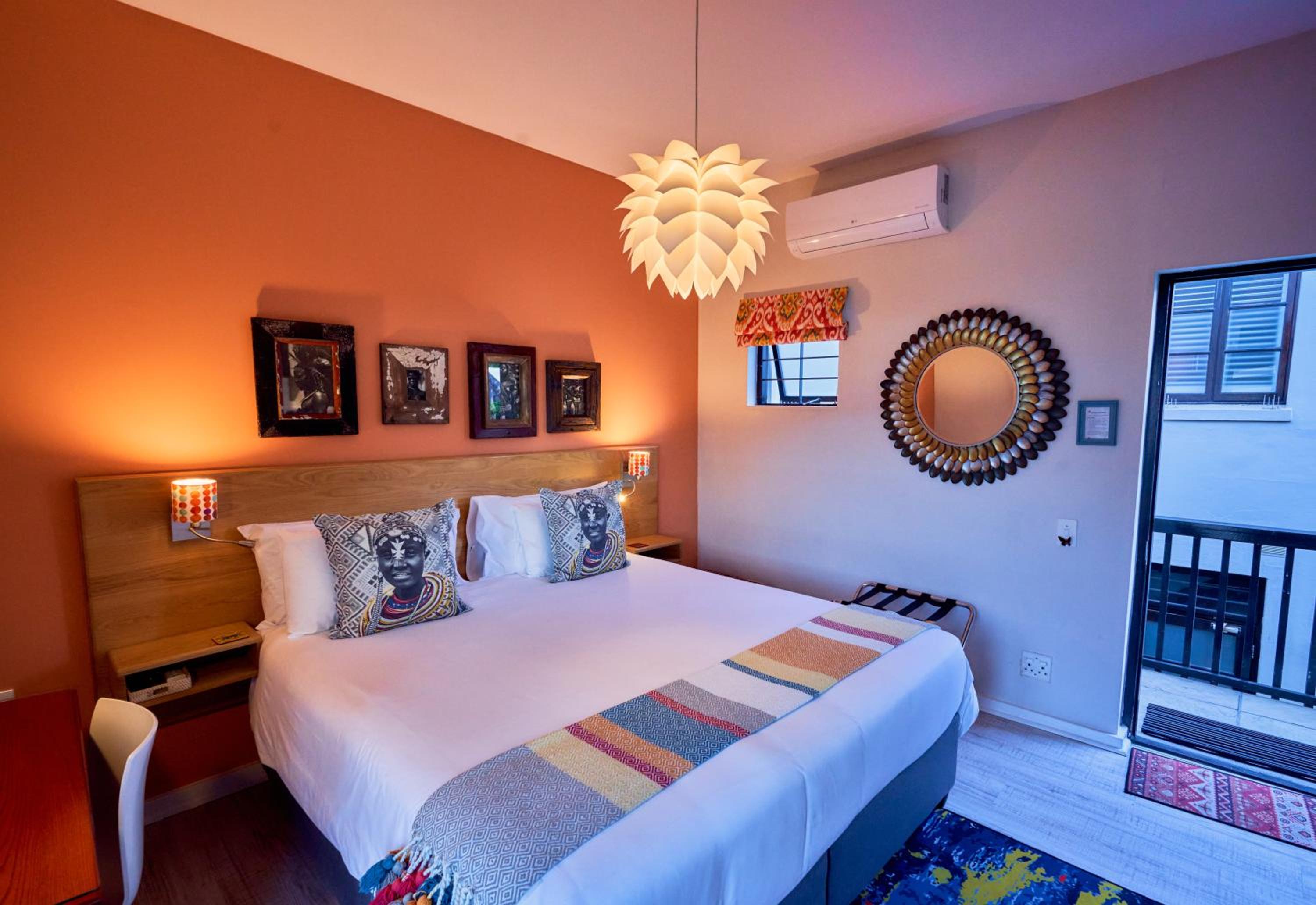 Double Room with Pool View - Photo 6