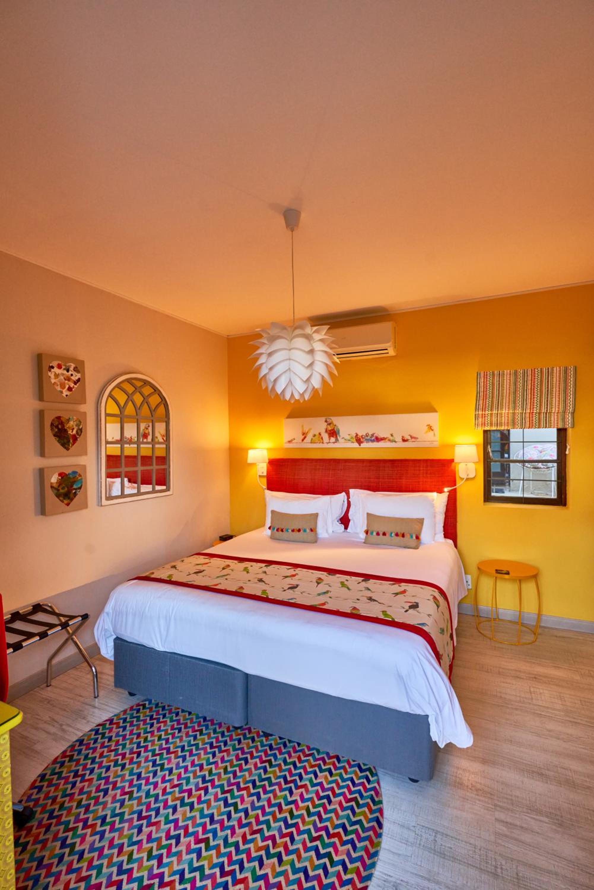 Double Room with Pool View - Photo 5