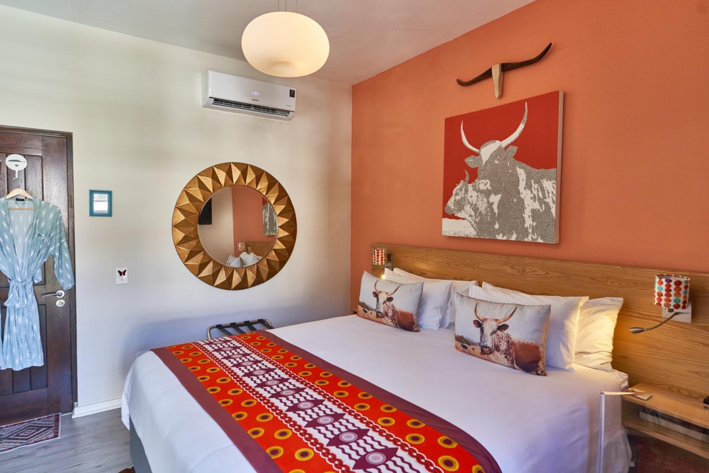 Double Room with Pool View - Photo 4