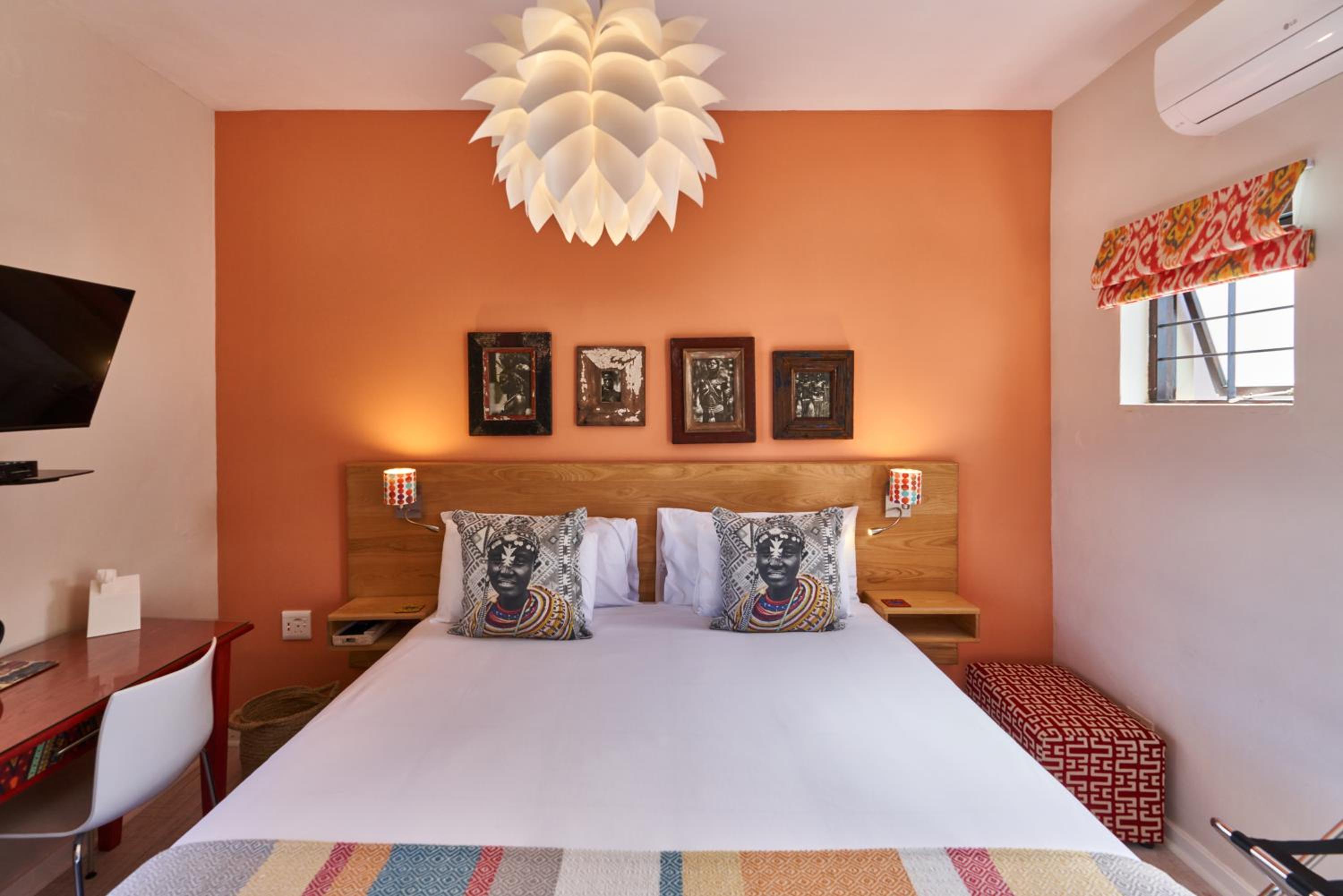 Double Room with Pool View - Photo 12