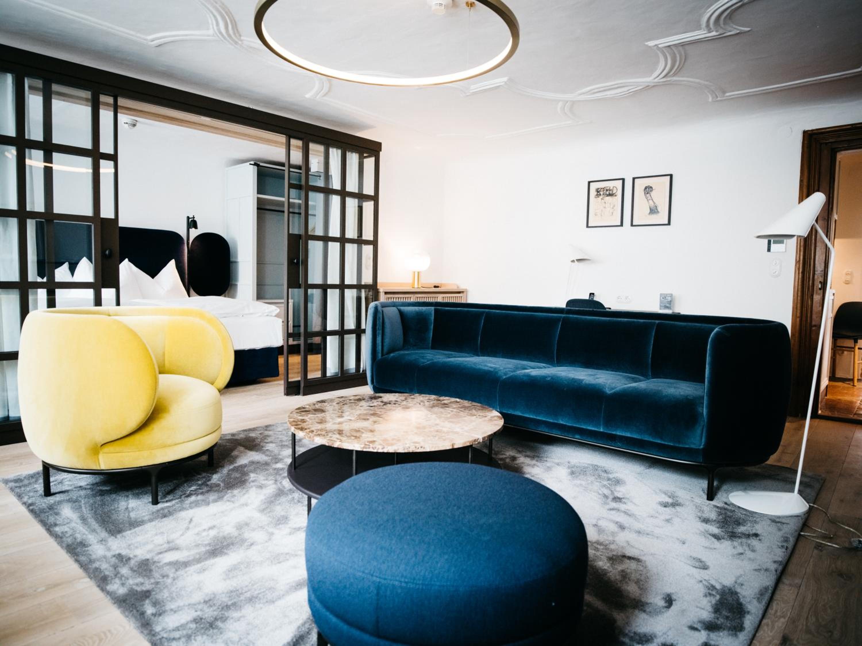 Suite - Photo 12