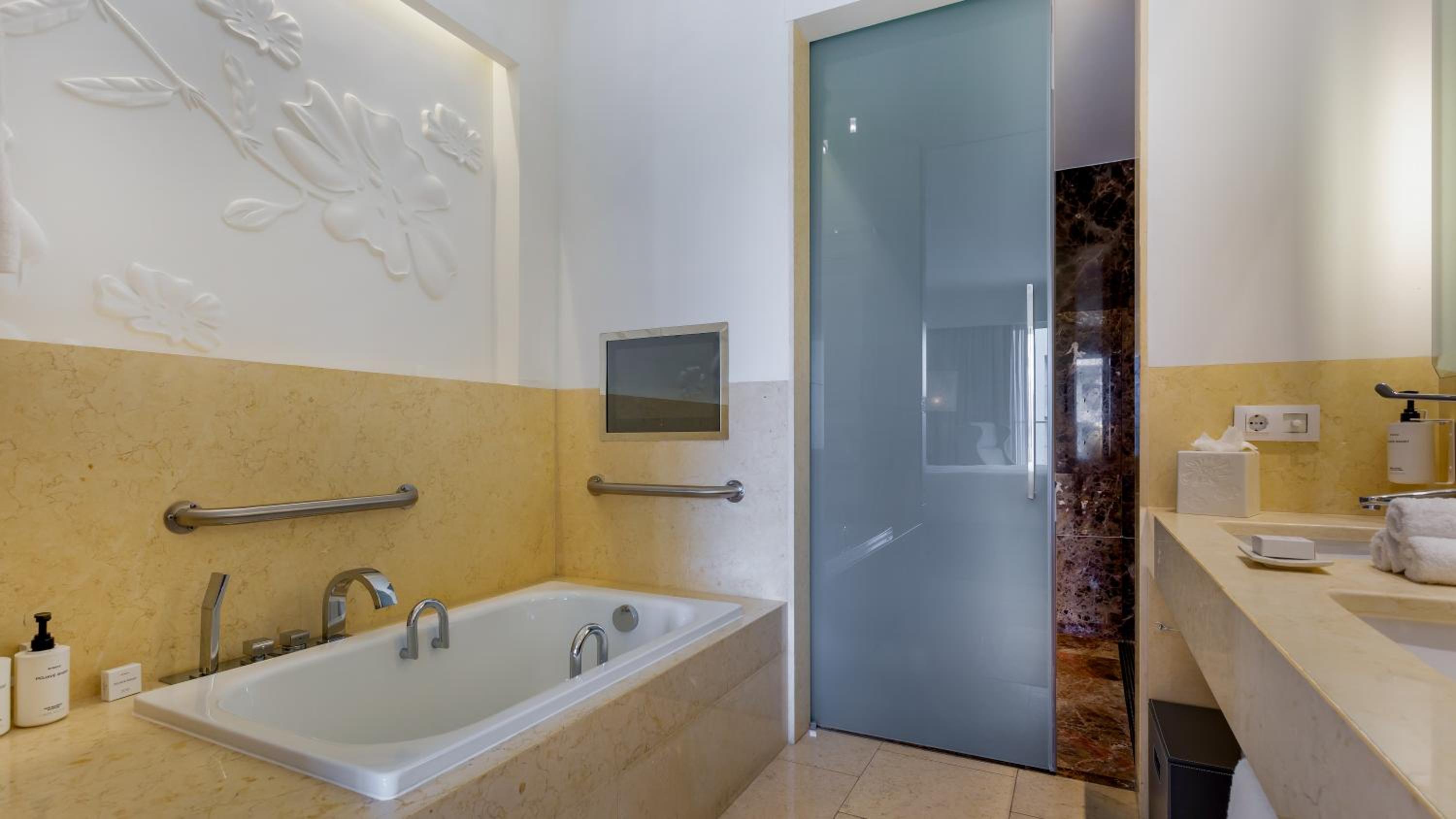King Room - Mobility Access - Photo 3