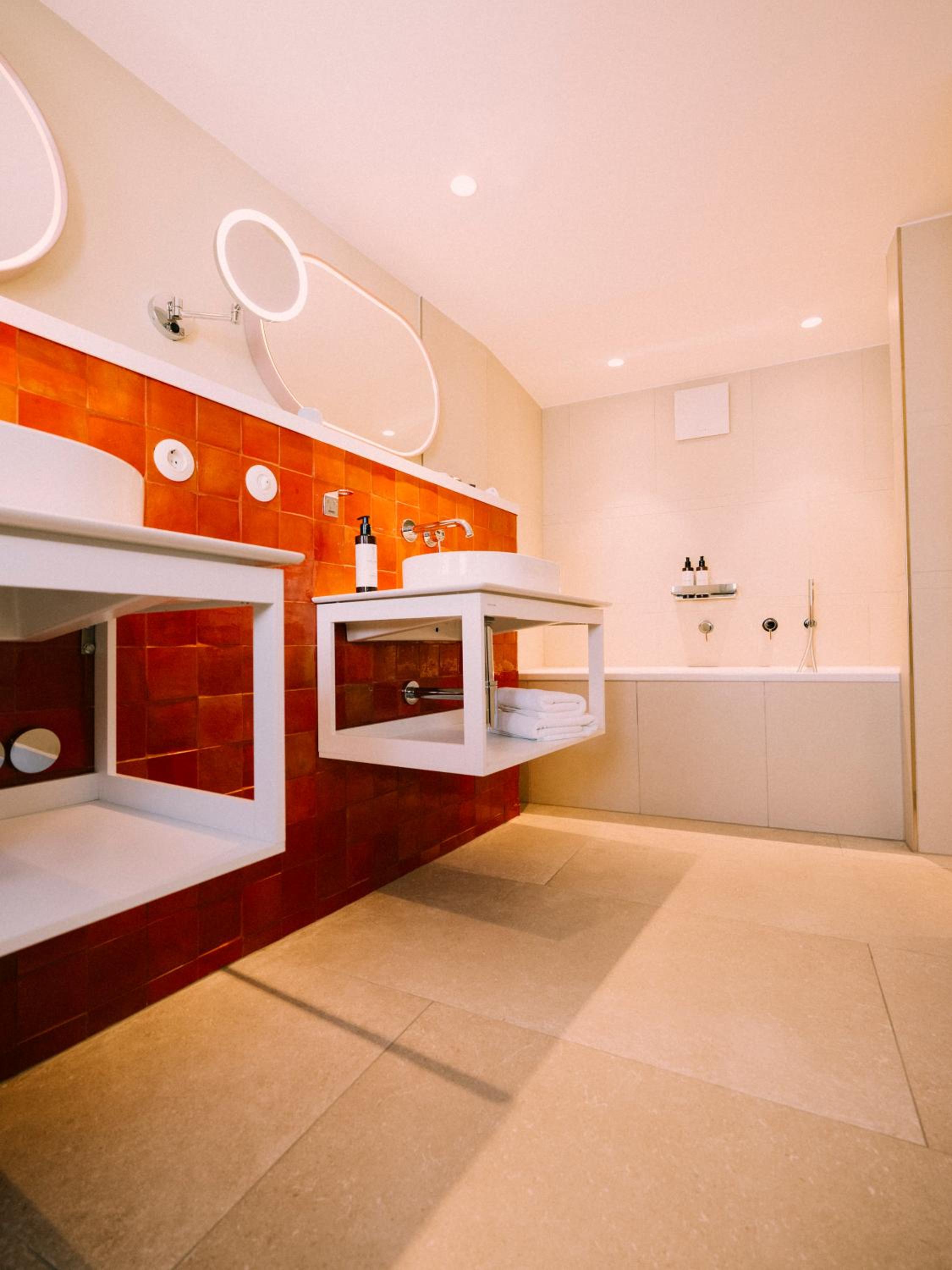Large Double Room - Photo 8