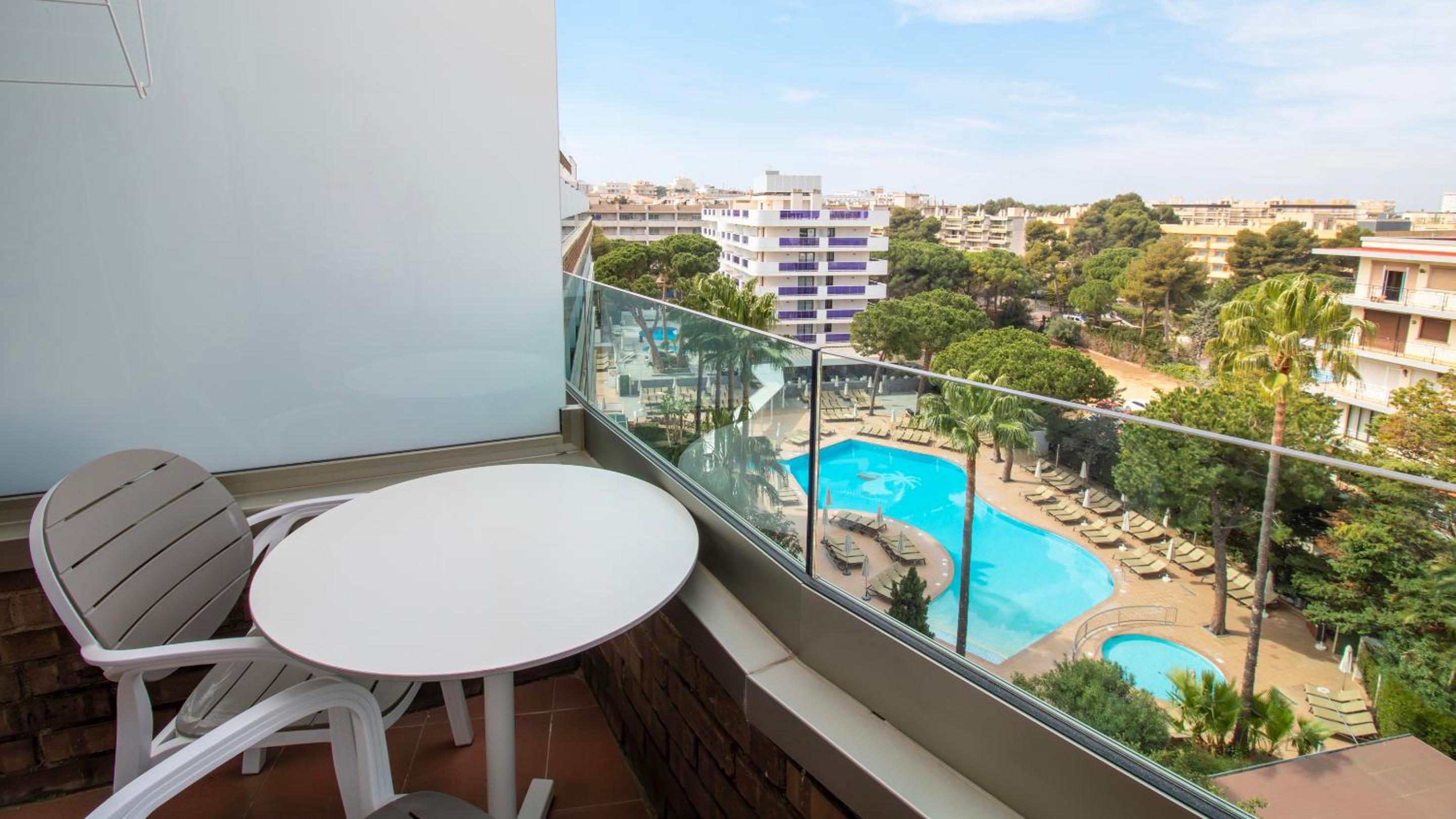 Premium Comfort Room pool view 3ad photo 3