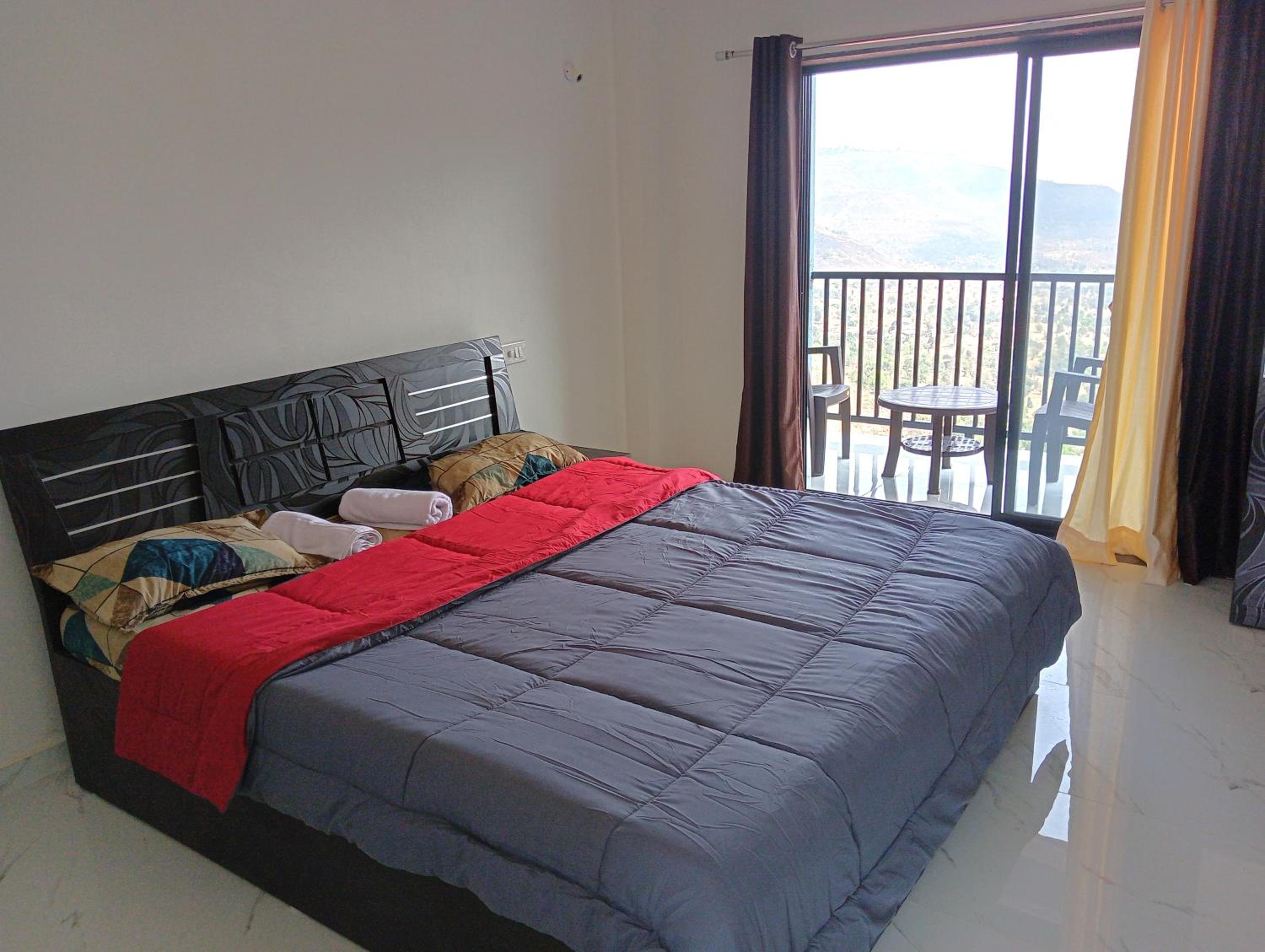 King Suite with Balcony photo 1