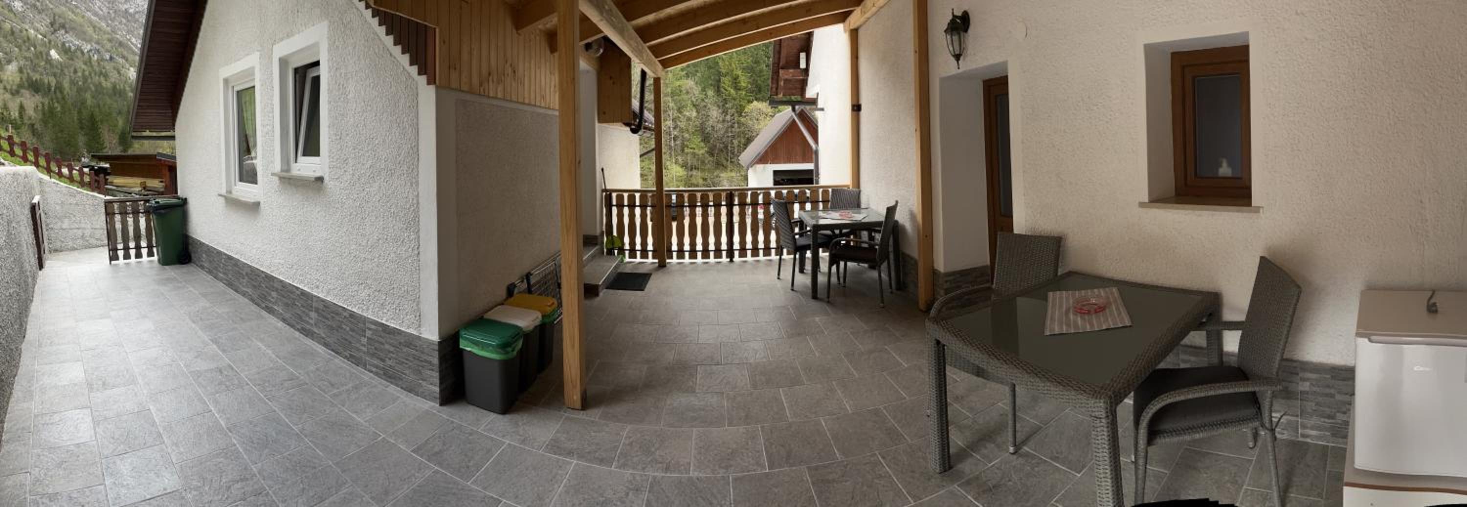 Apartment with Terrace - Photo 4