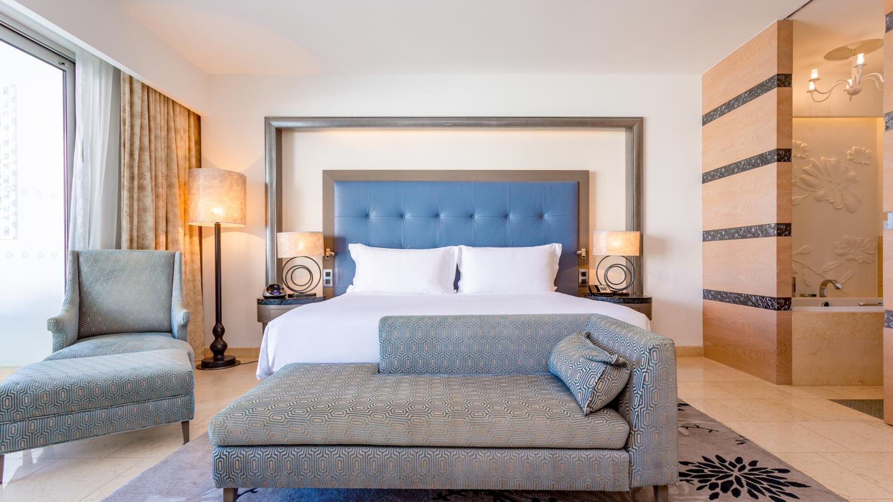 Deluxe King Suite with Pool View - Photo 1