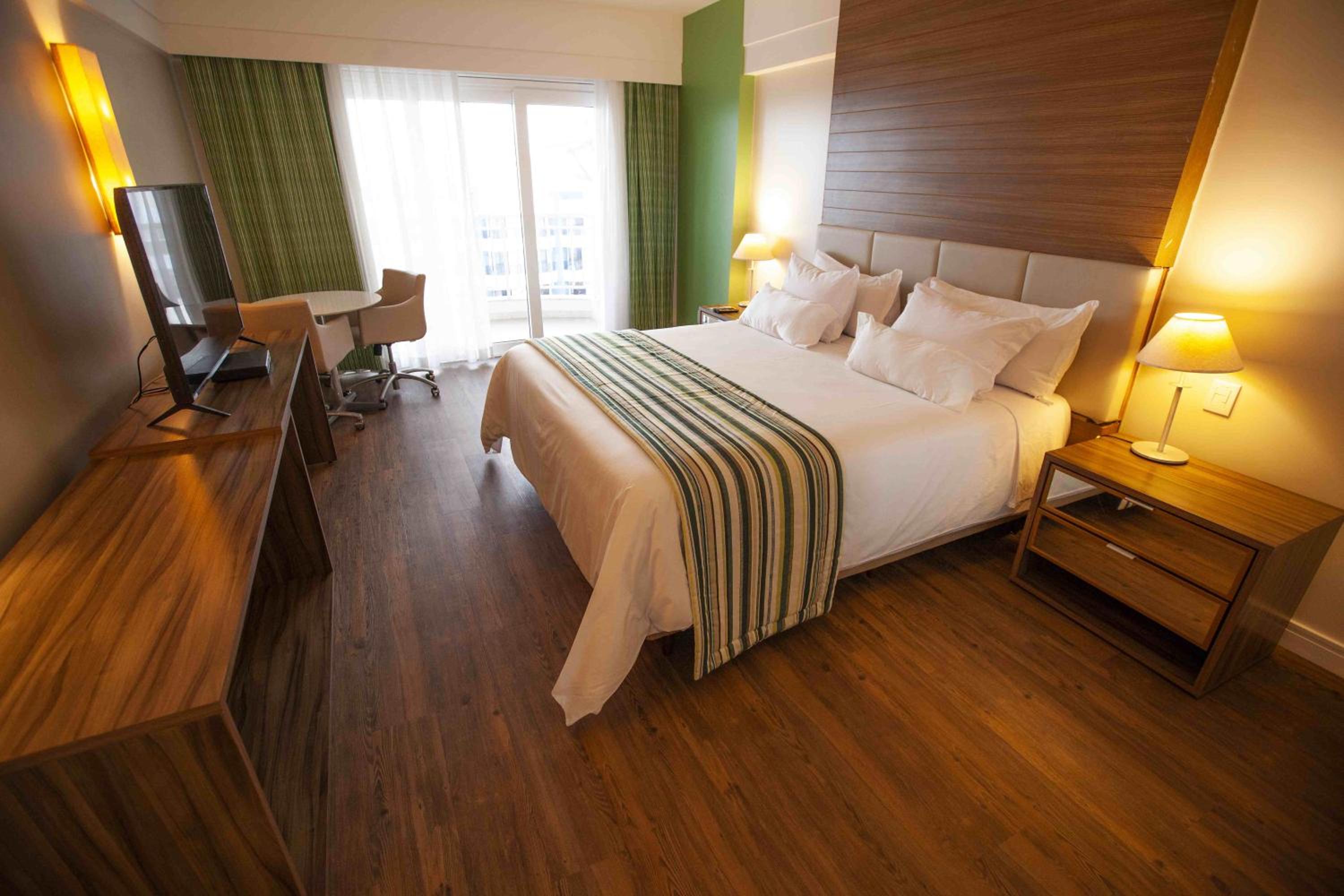 Double Room with Balcony and Sea View thumbnail 5