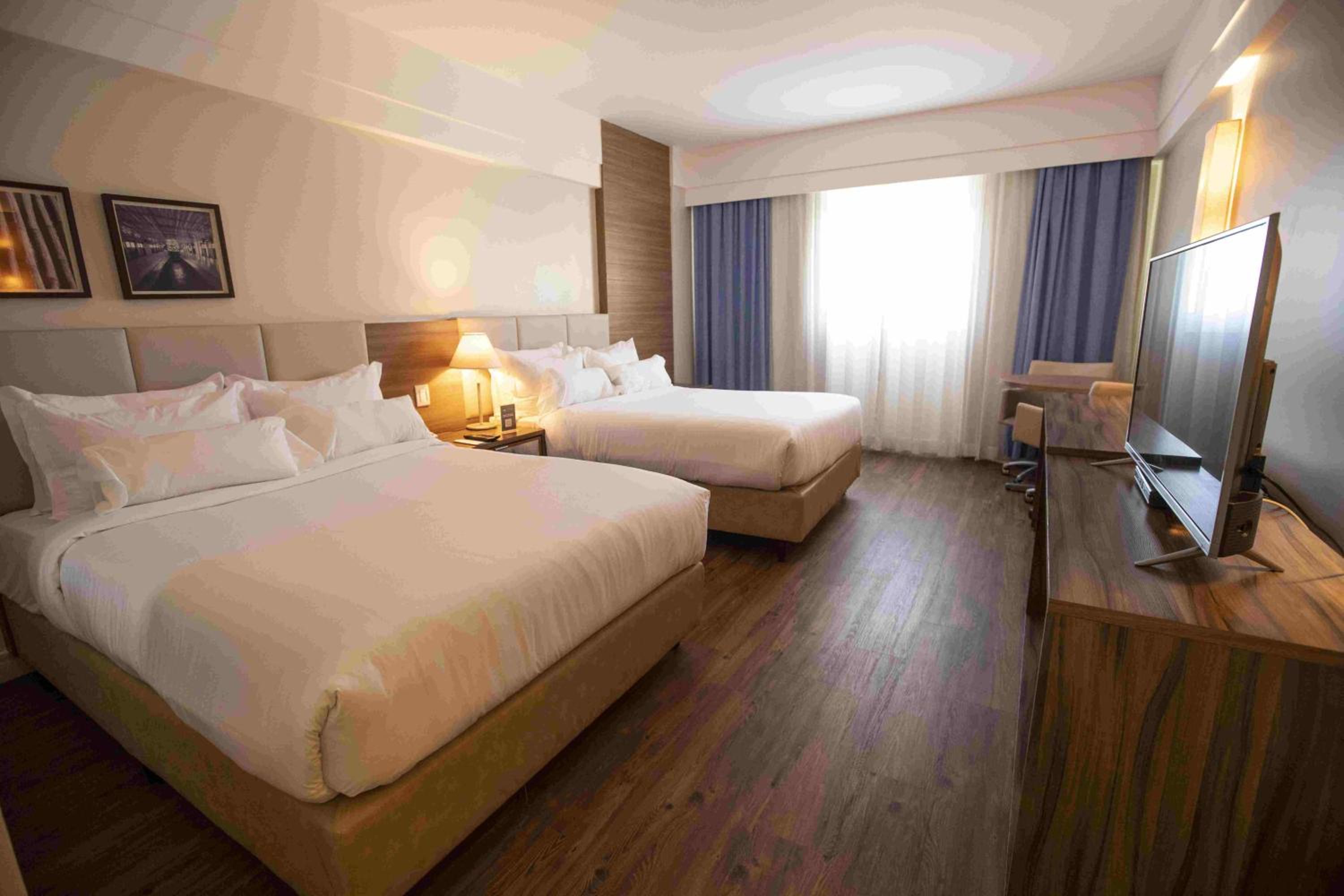 Deluxe Double Room with Balcony and Sea View thumbnail 5