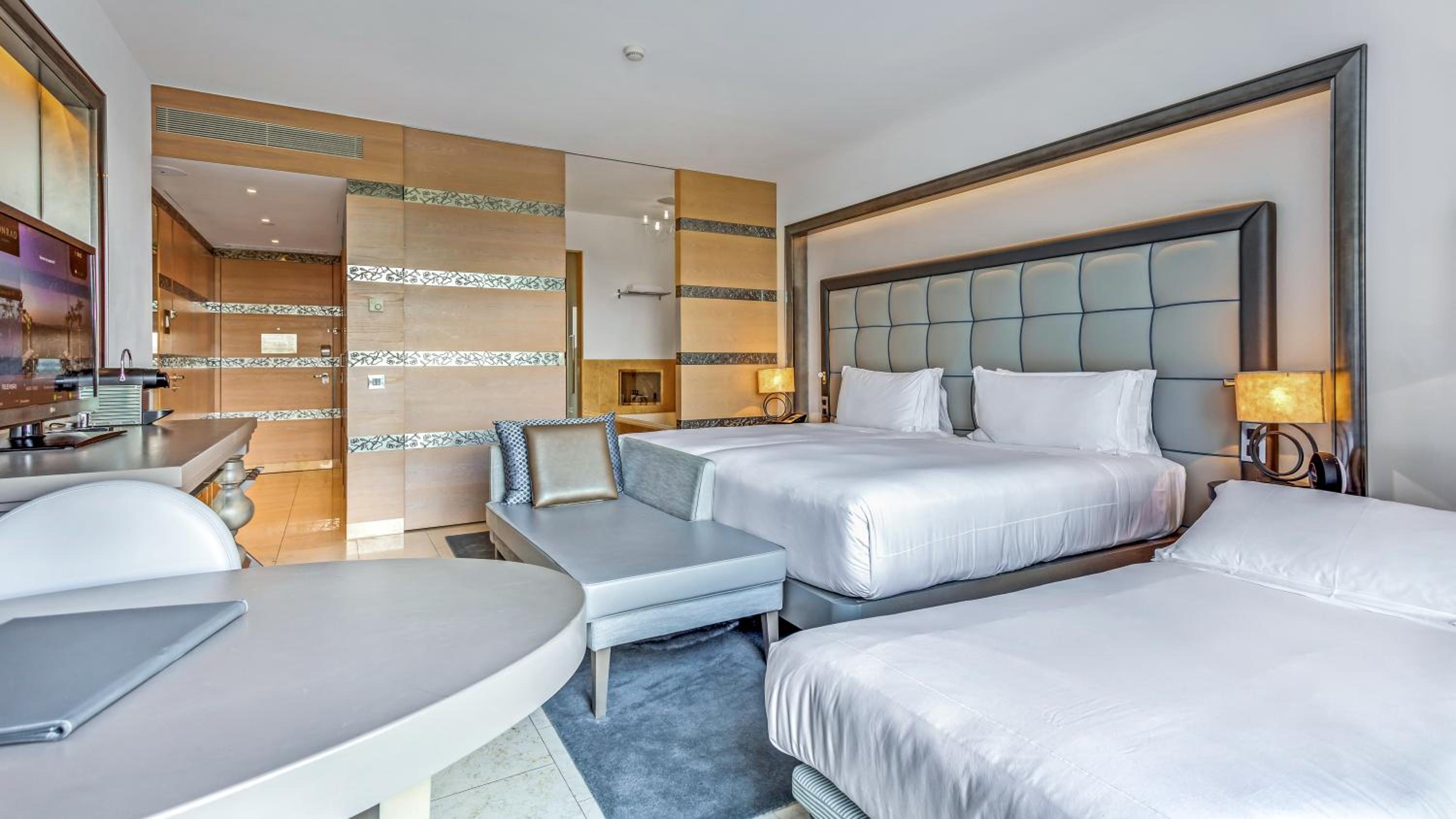 Family Deluxe Twin Connecting Room - Photo 2