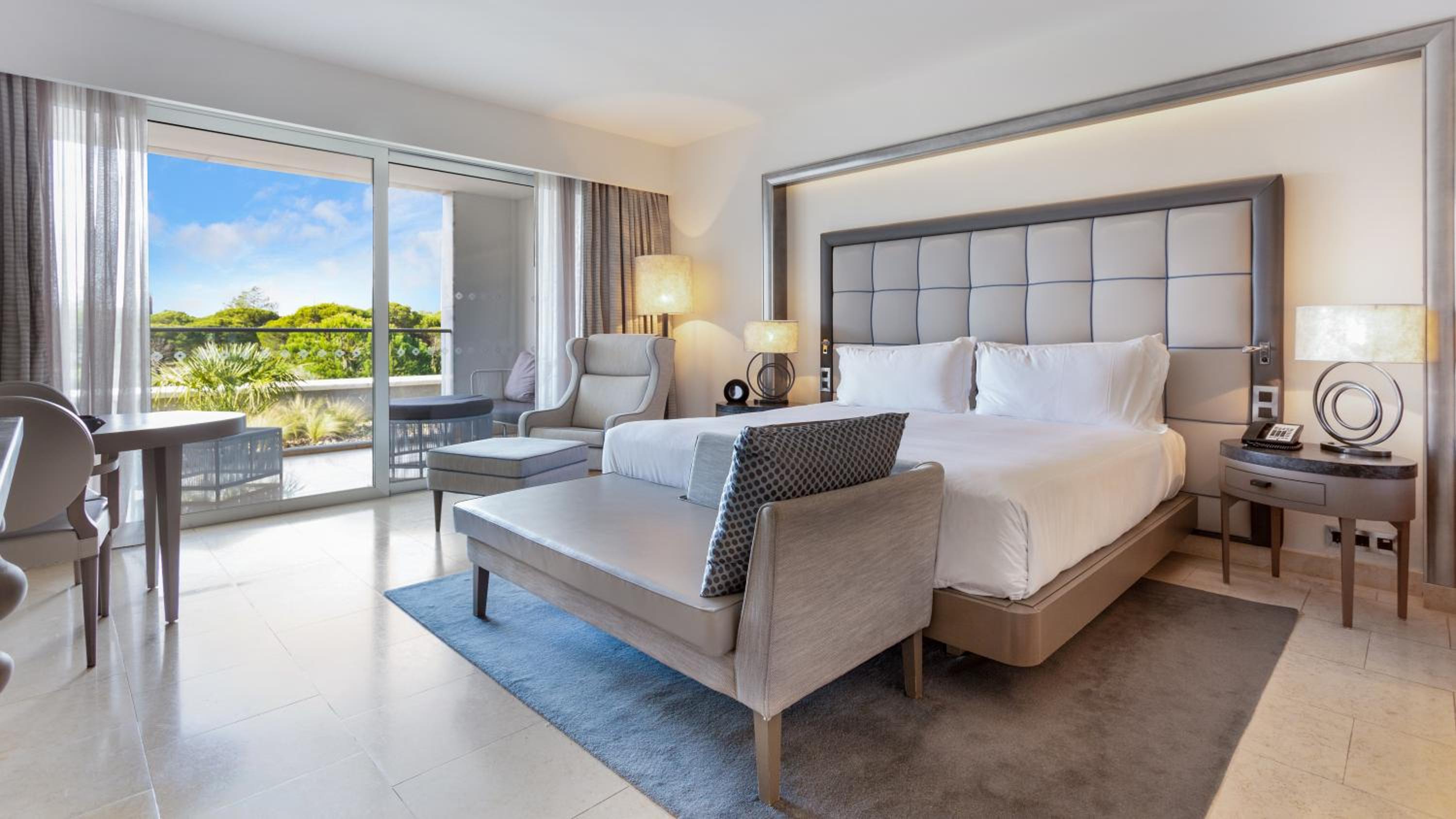 Deluxe King Room - Photo 1