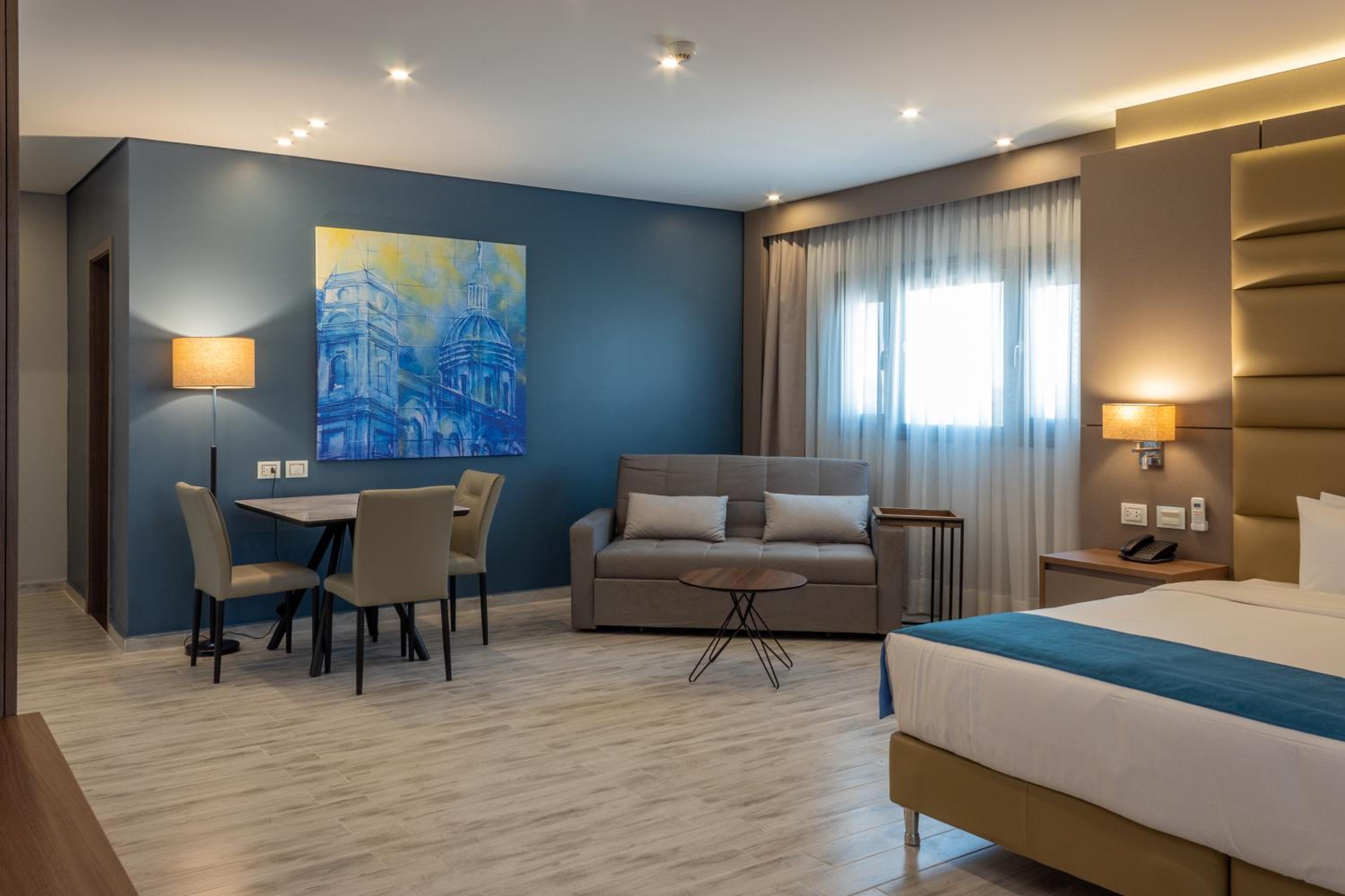 King Suite with Sofa Bed - Non-Smoking - Photo 6