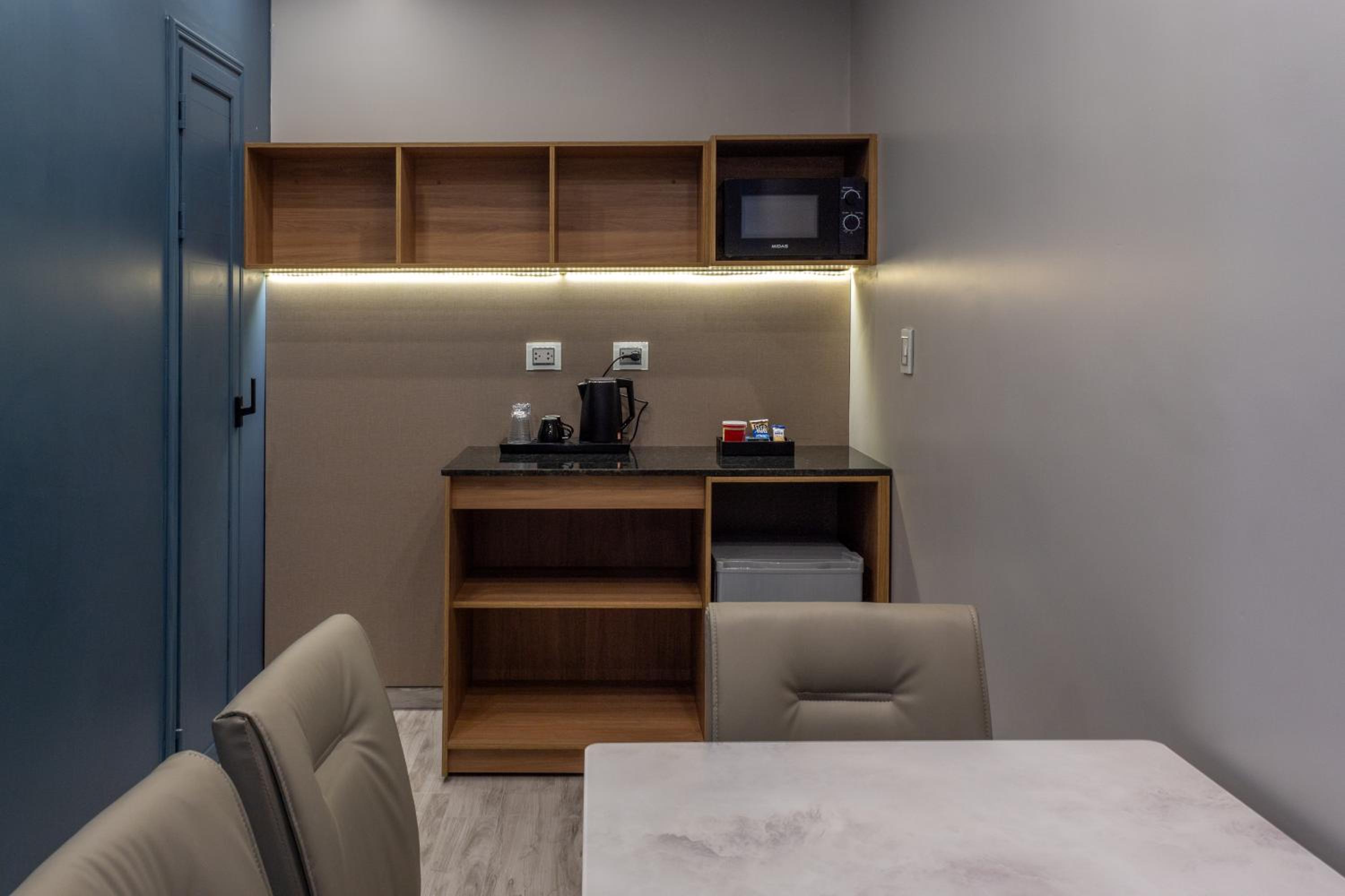 Family Room - Non-Smoking - Photo 4