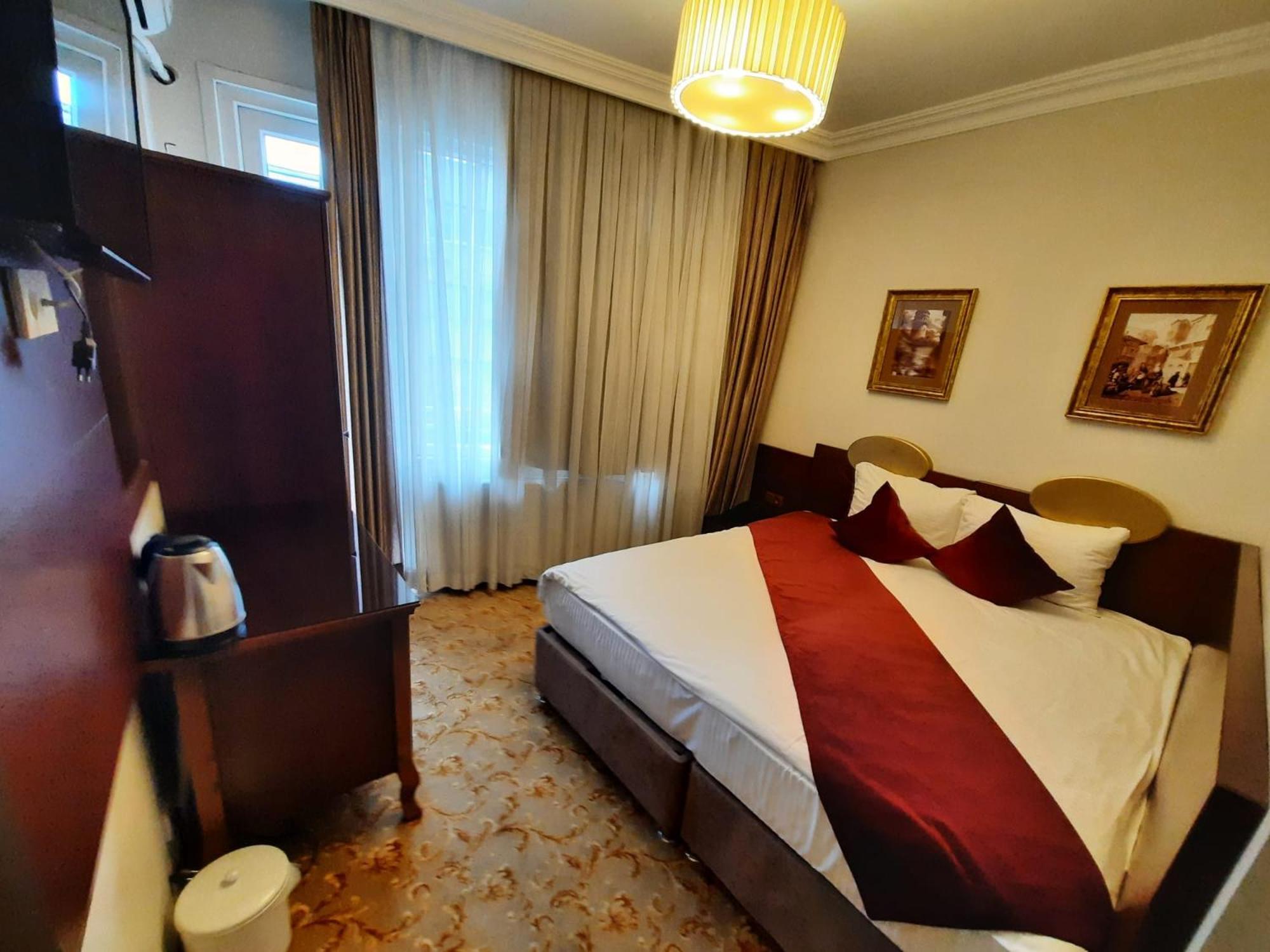 Double Room with Balcony photo 3