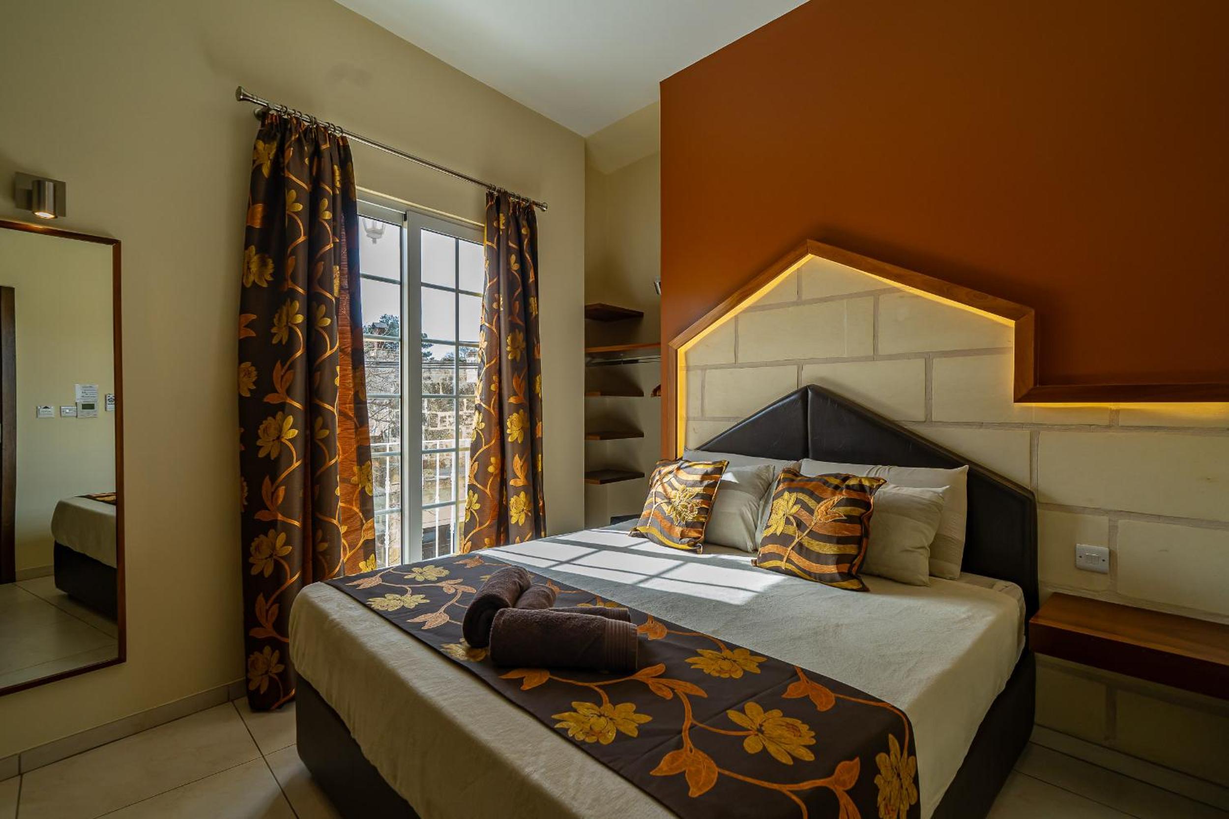 Double Room with Balcony photo 3