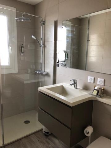 Standard Double Room with Courtyard View - Photo 6