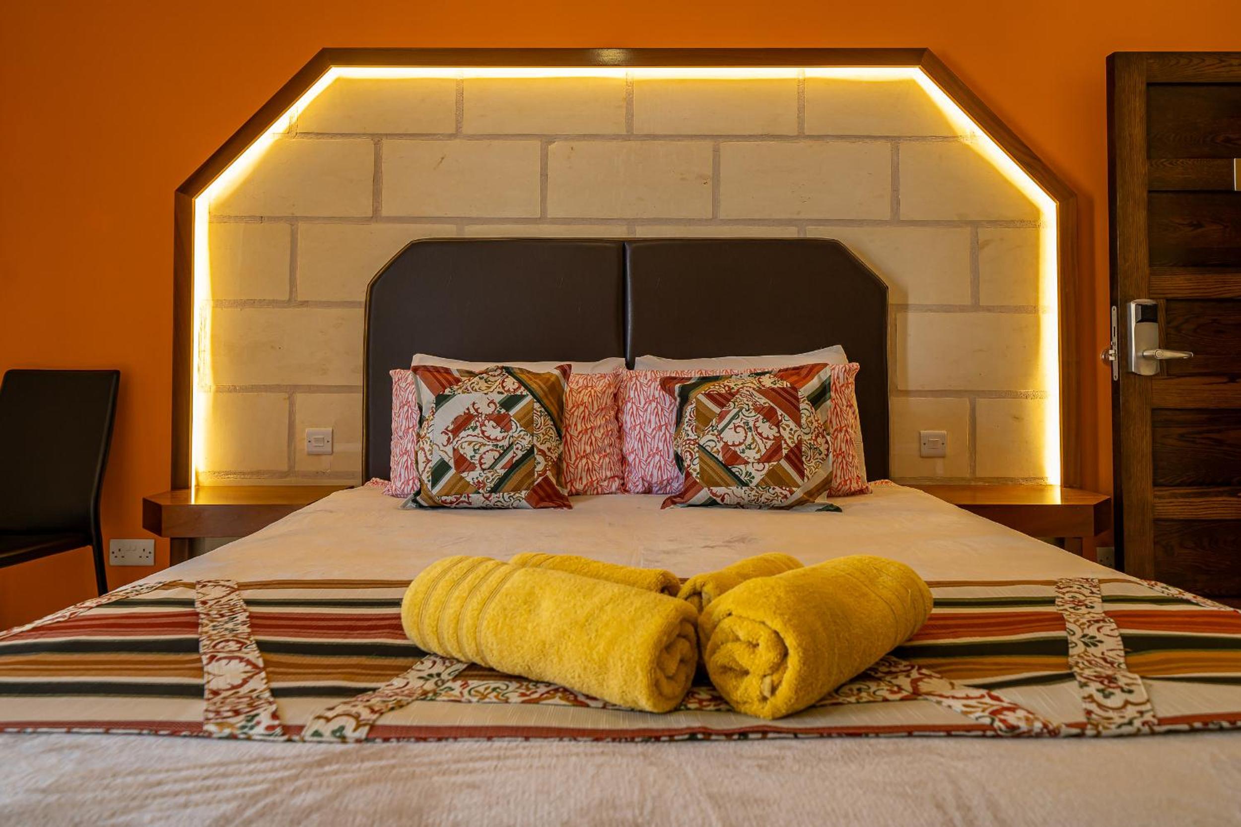 Standard Room with Balcony photo 2