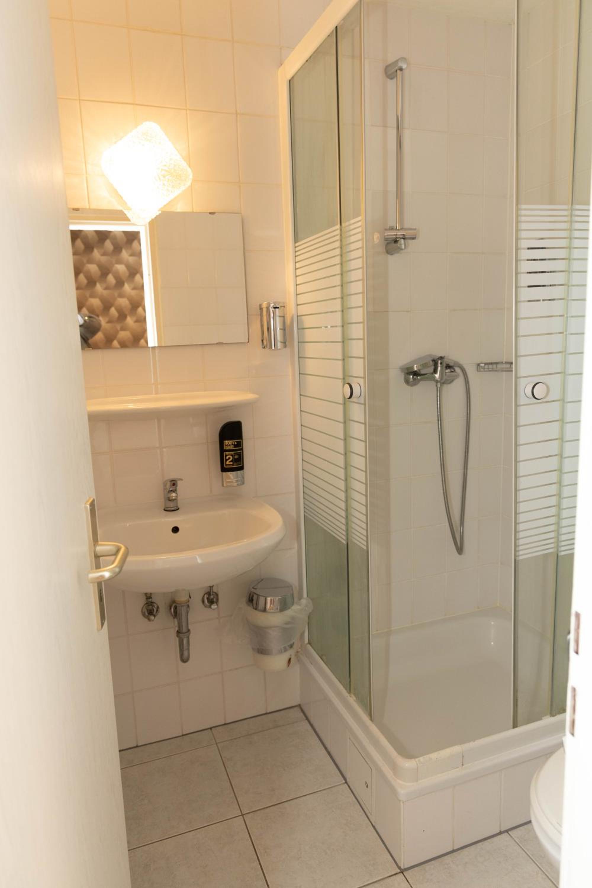 Double Room - Photo 10